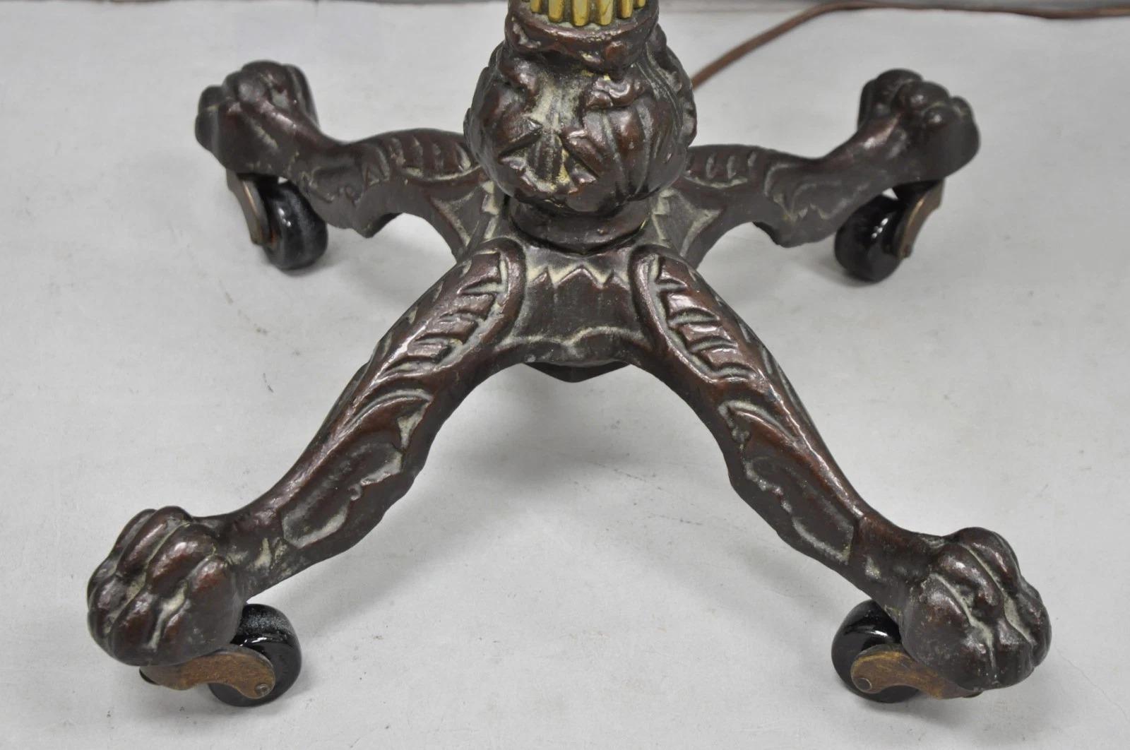 Ancien lutrin anglais victorien en fonte à pattes en noyer et laiton avec lampe en vente 1