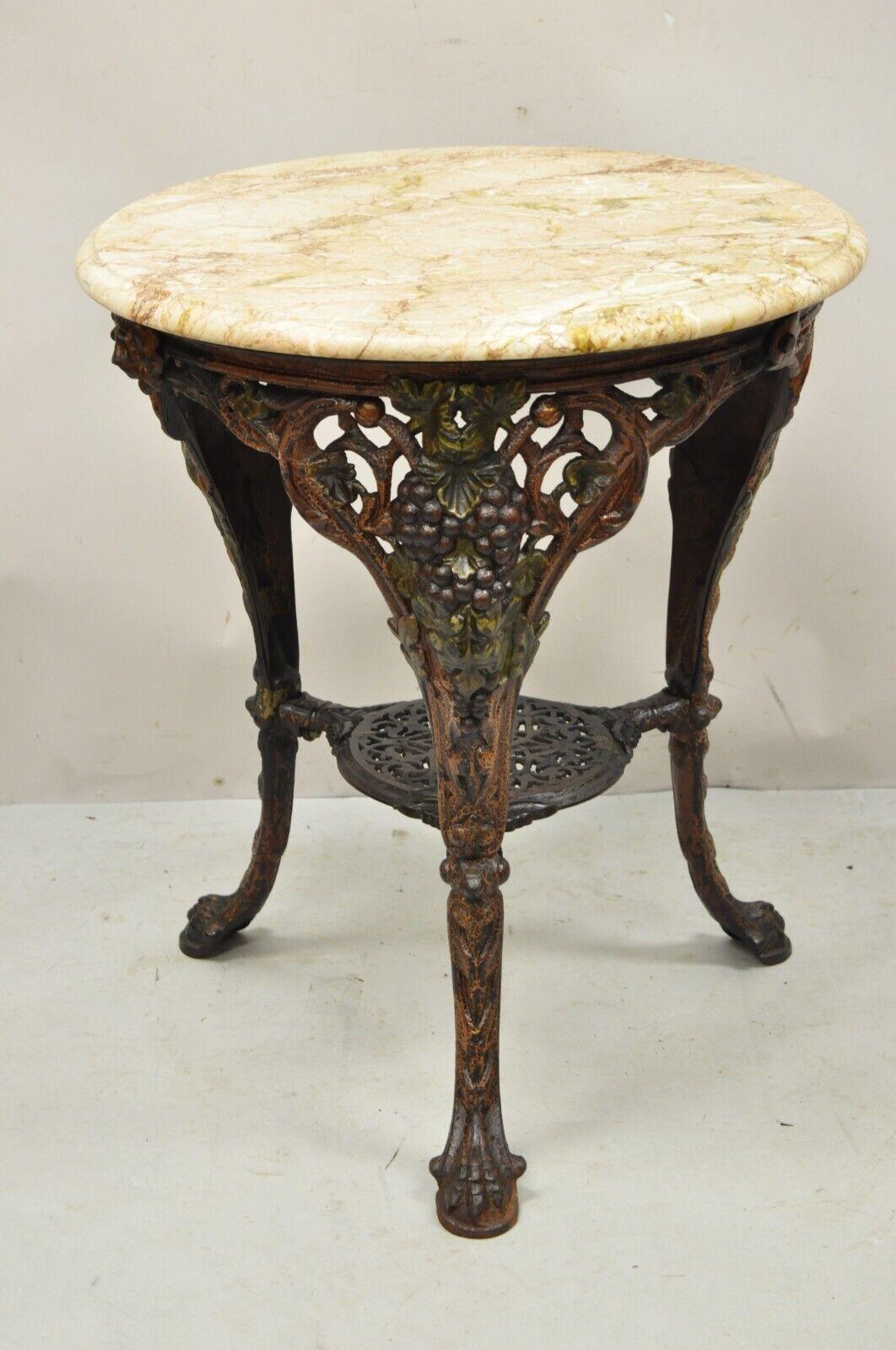 Fer Ancienne table de pub victorienne anglaise en fonte à plateau rond en marbre en vente