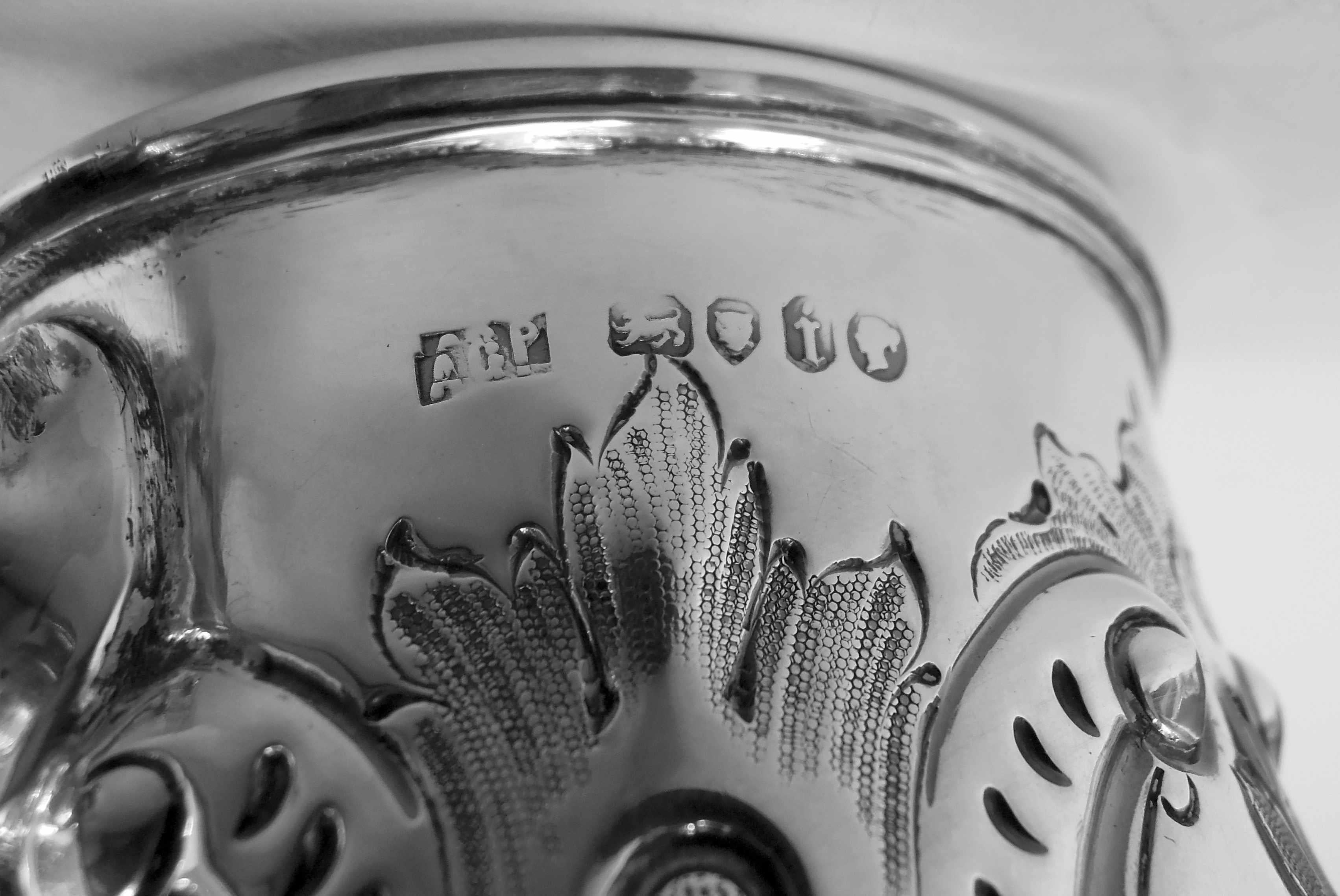 Antique English Victorian Classical Sterling Silver Cann, 1864 For Sale 4