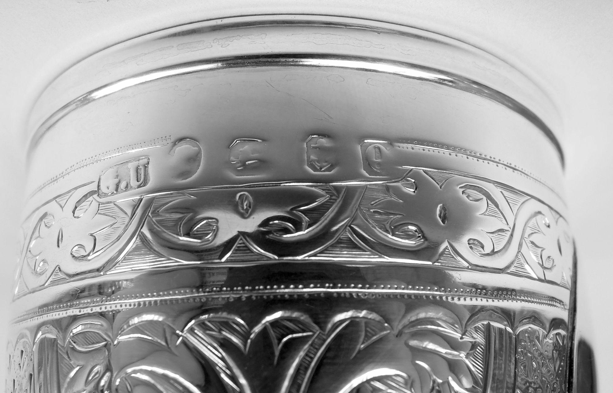 Antigua copa inglesa victoriana clásica de plata de ley, 1865 en venta 2