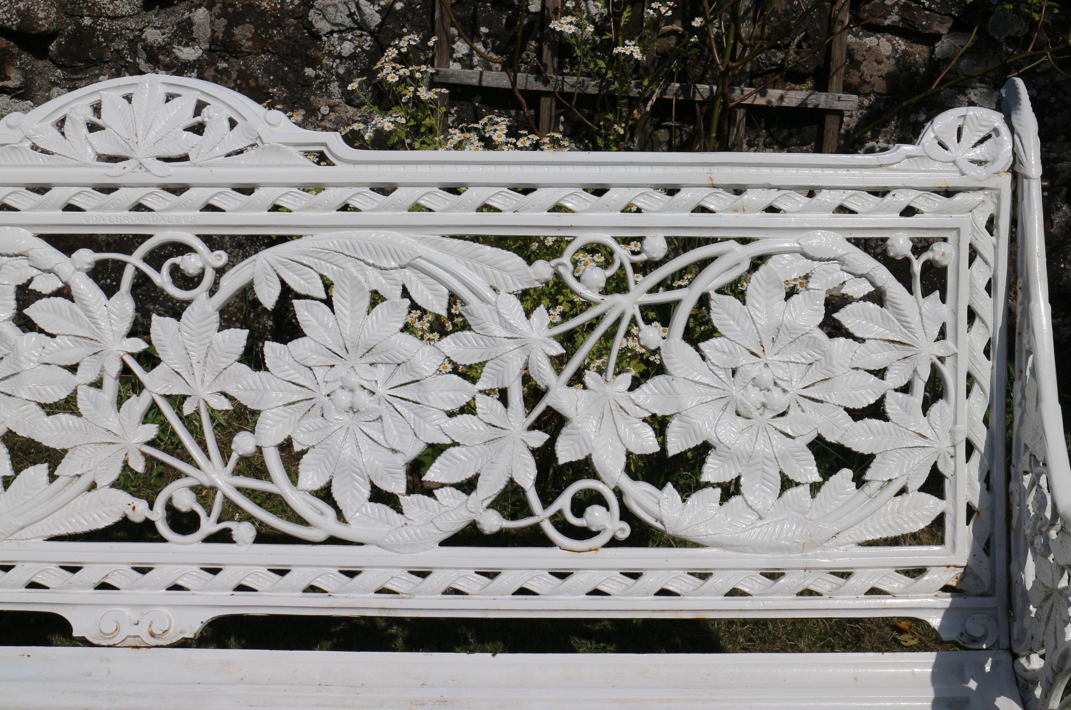 Antique English Victorian Coalbrookdale Horse Chestnut Pattern Garden Seat/Bench In Good Condition In Glasgow, GB