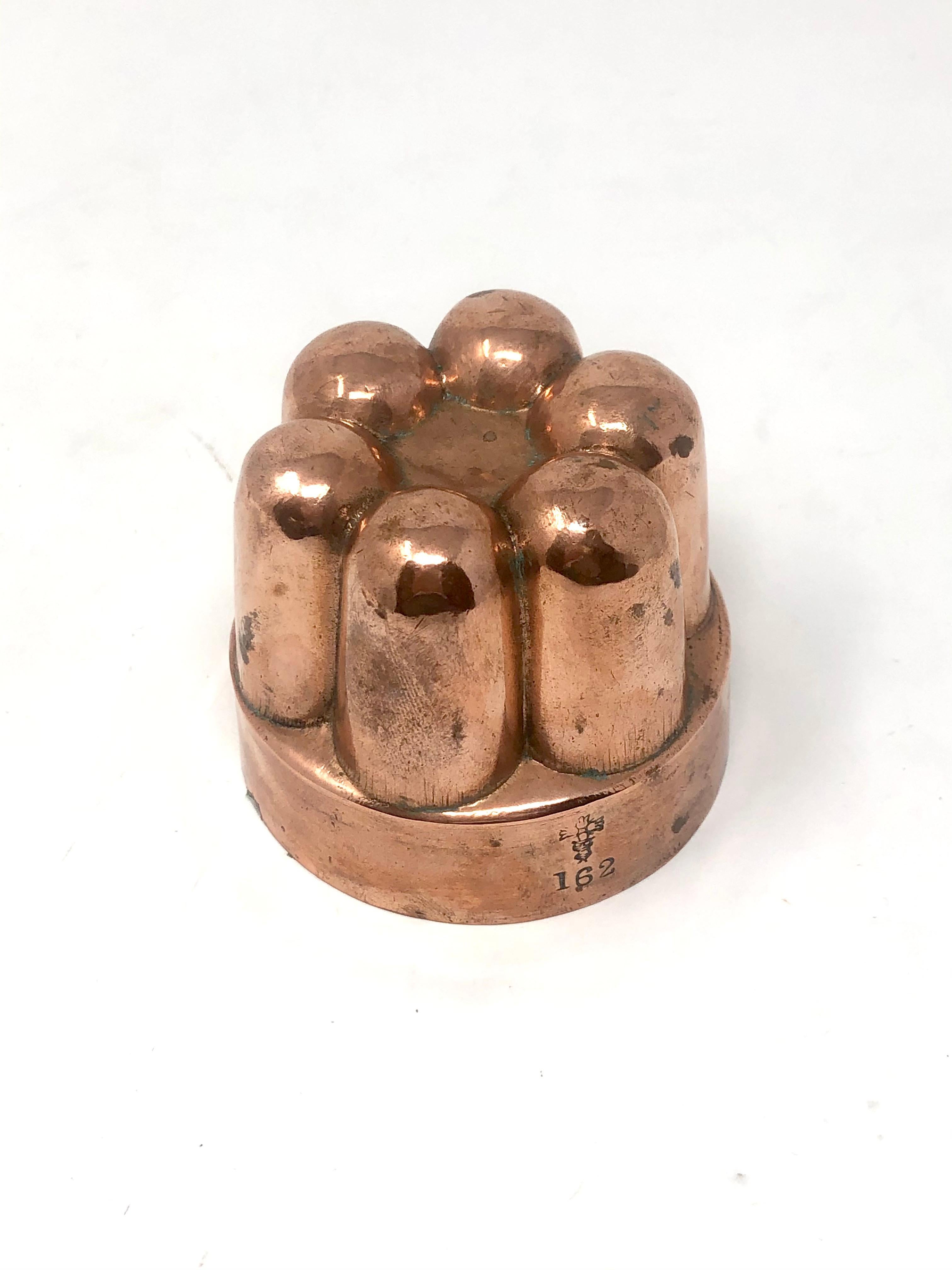 Antiguo molde inglés victoriano de cobre para gelatina, Circa 1880.