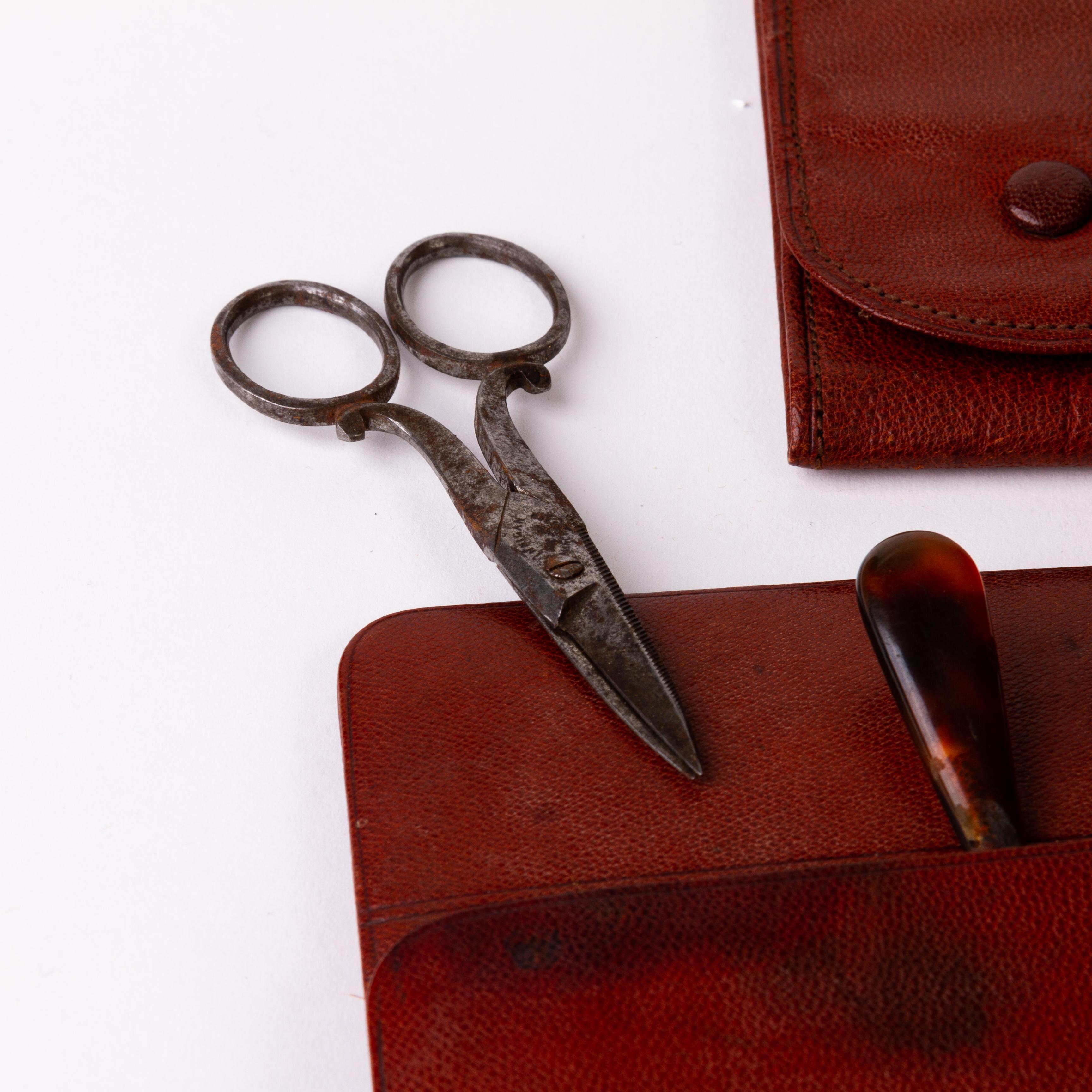 Antique English Victorian Crocodile Skin Vanity Travelling Case 19th Century 3