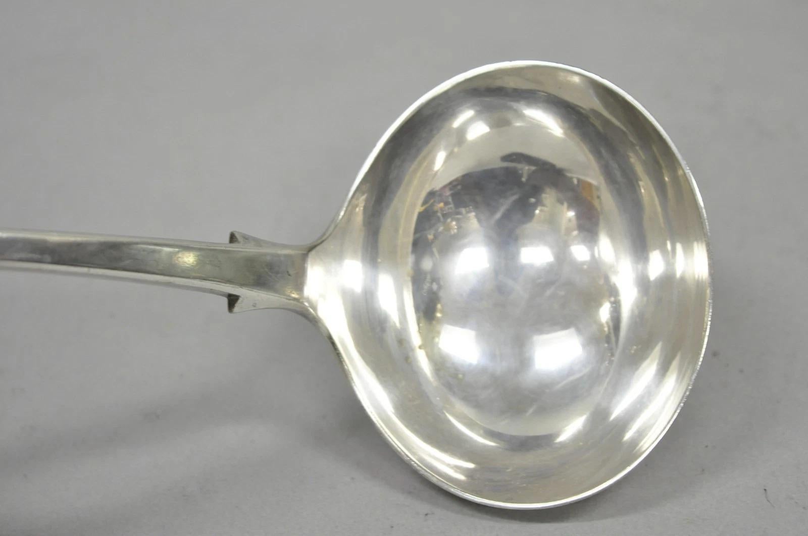 Sconosciuto Antico mestolo da zuppa inglese vittoriano Daniel & Arter con motivo a violino e placcato in argento in vendita