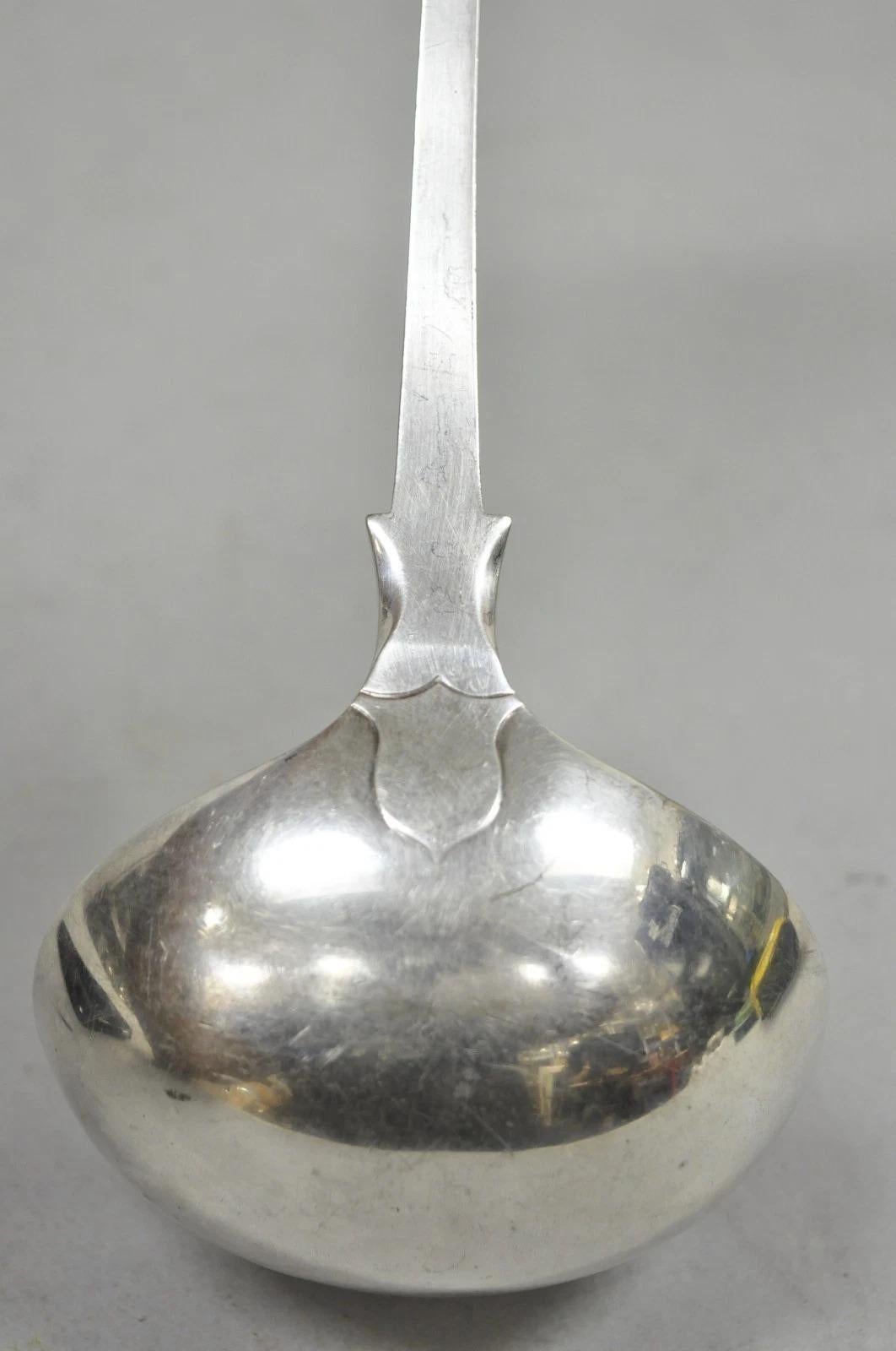 Antico mestolo da zuppa inglese vittoriano Daniel & Arter con motivo a violino e placcato in argento in vendita 2