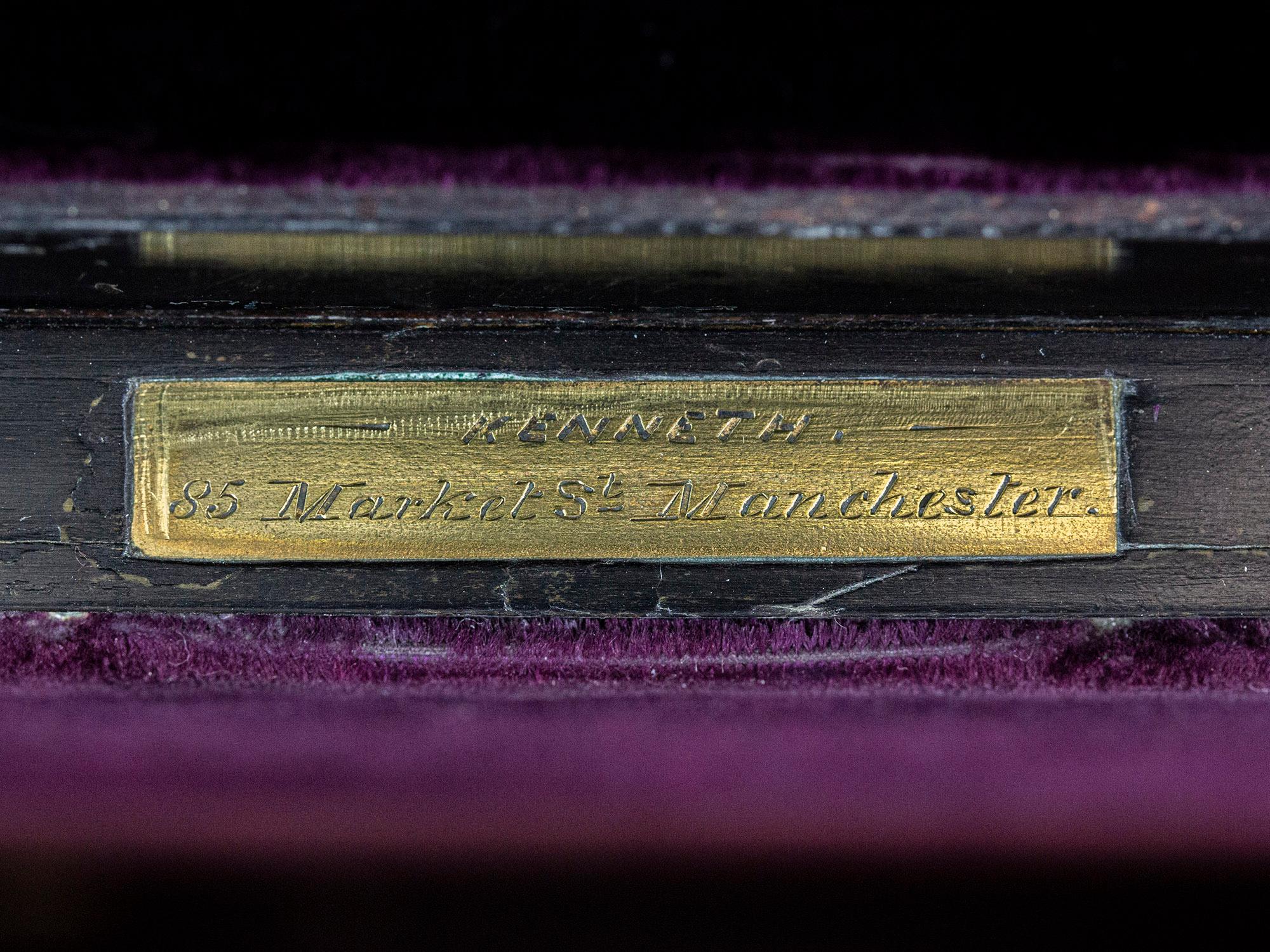 Antike englische viktorianische gefiederten Burr Walnuss Dekanter Box Betjemann Kenneth im Angebot 8