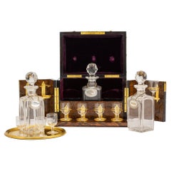 Antico decantatore inglese vittoriano in radica di noce con piume Betjemann Kenneth