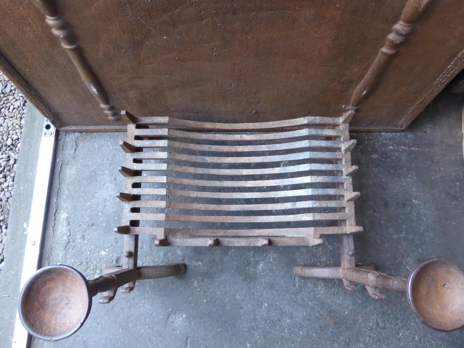 Antique English Victorian Fireplace Grate or Fire Grate, 19th Century 5