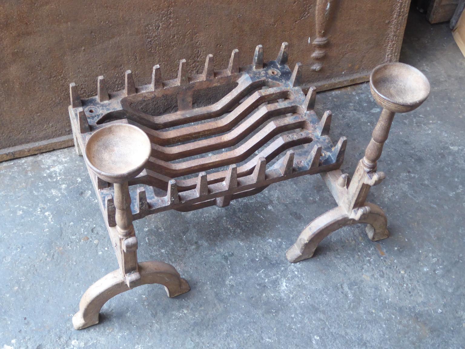 British  Antique English Victorian Fireplace Grate or Fire Grate, 19th Century
