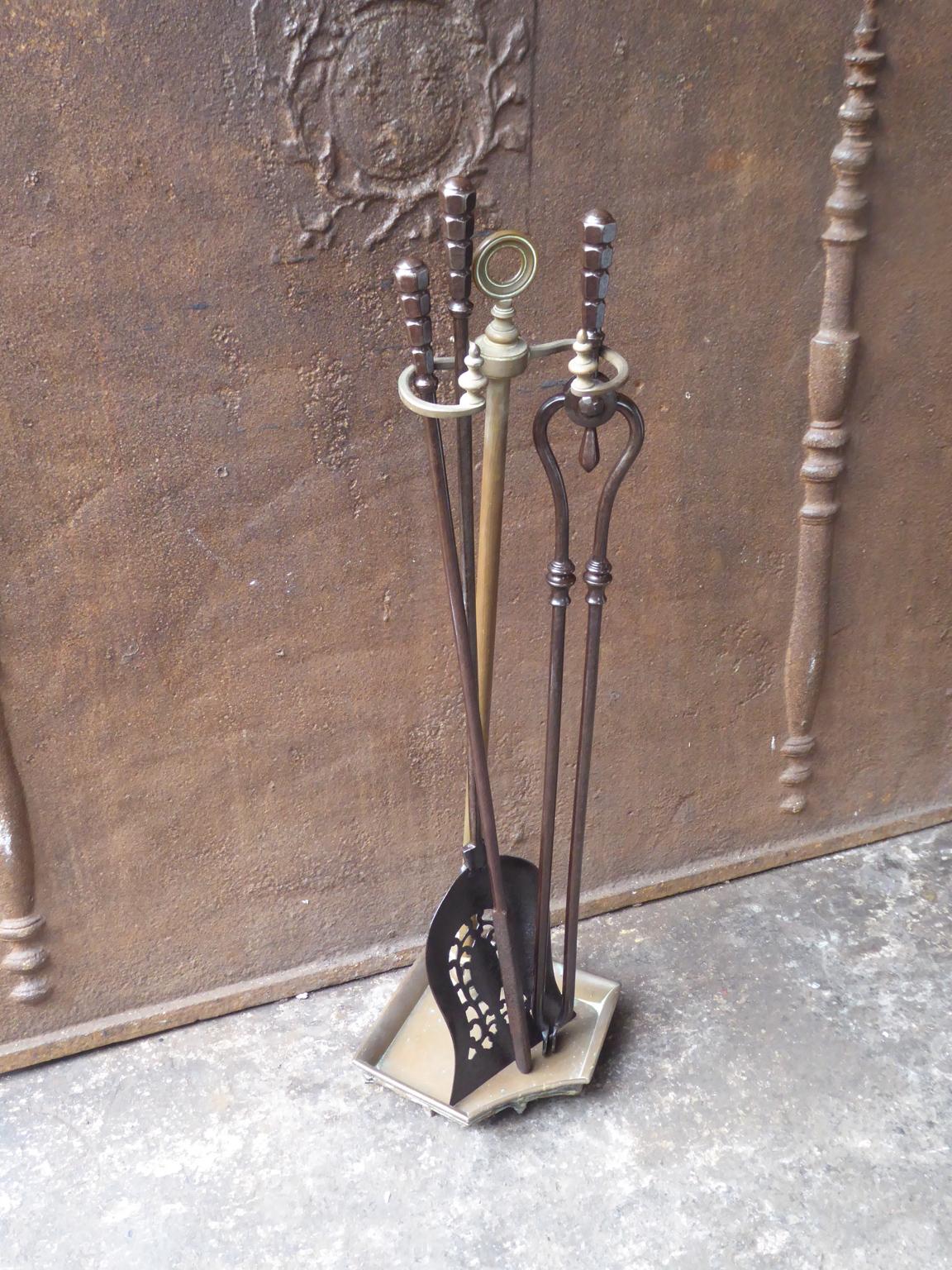 Antique English Victorian Fireplace Tools or Fire Tools, 19th Century In Good Condition In Amerongen, NL