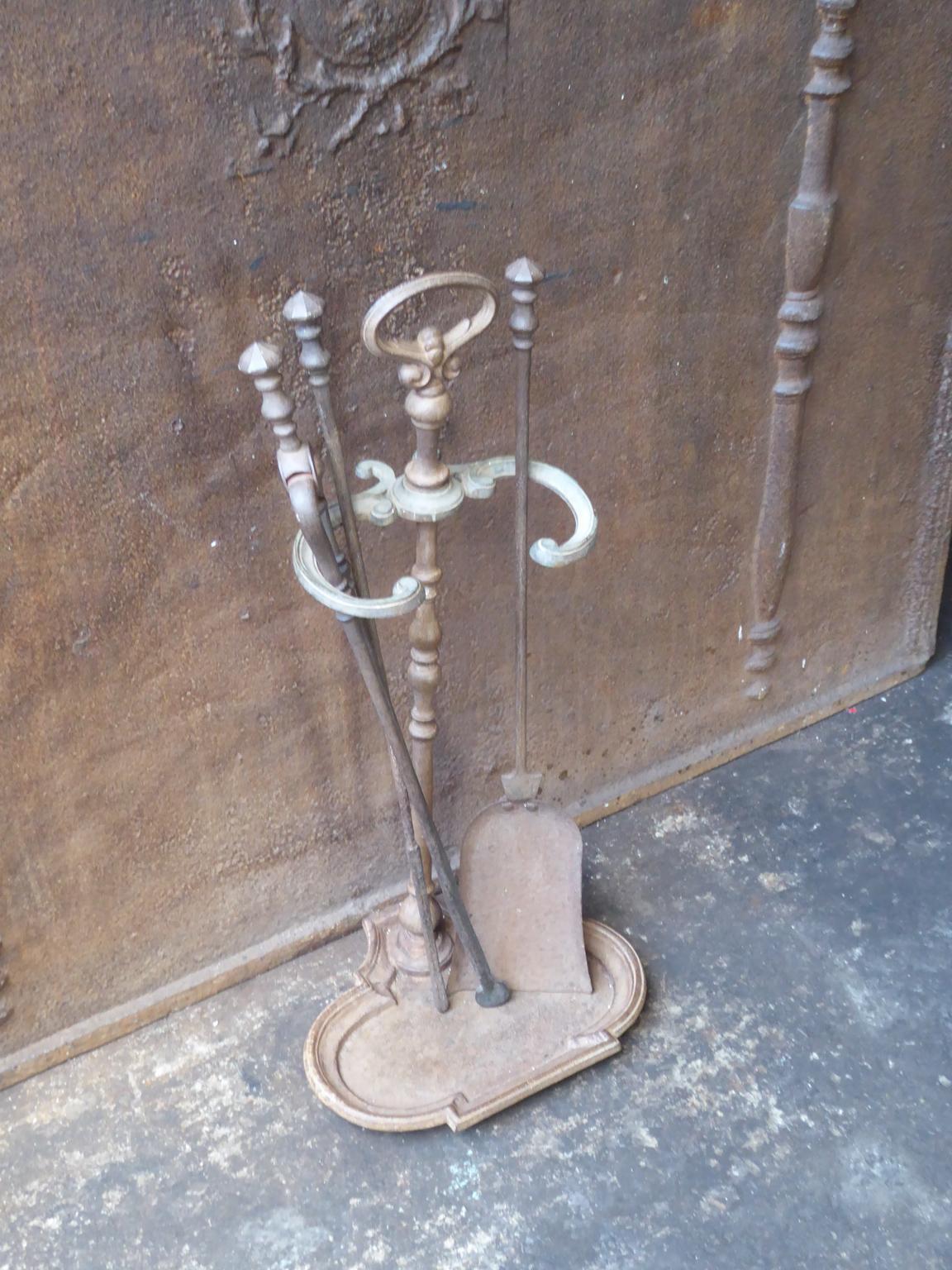 Antique English Victorian Fireplace Tools or Fire Tools, 19th Century In Good Condition For Sale In Amerongen, NL