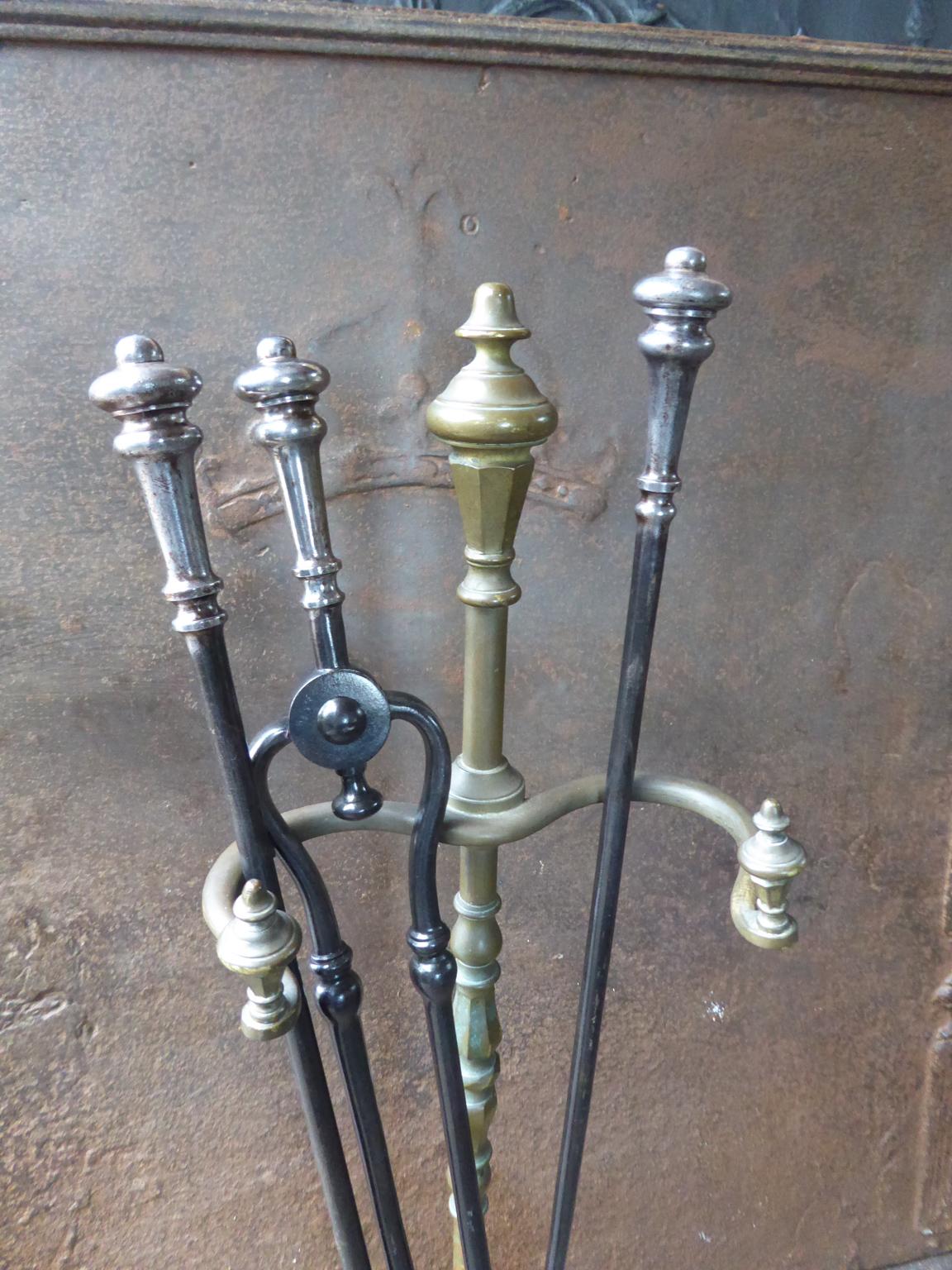 Antique English Victorian Fireplace Tools or Fire Tools, 19th Century In Good Condition For Sale In Amerongen, NL