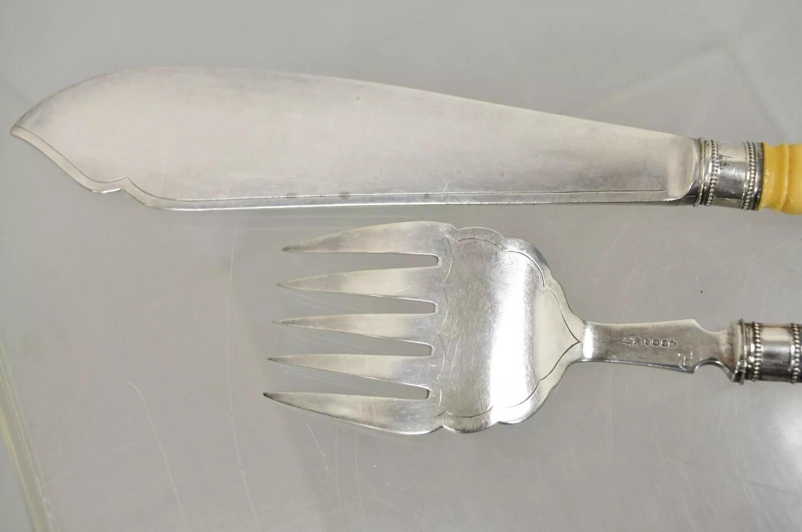 Couteau et fourchette anglais victorien ancien gravé de fleurs avec anse en celluloïd en vente 4