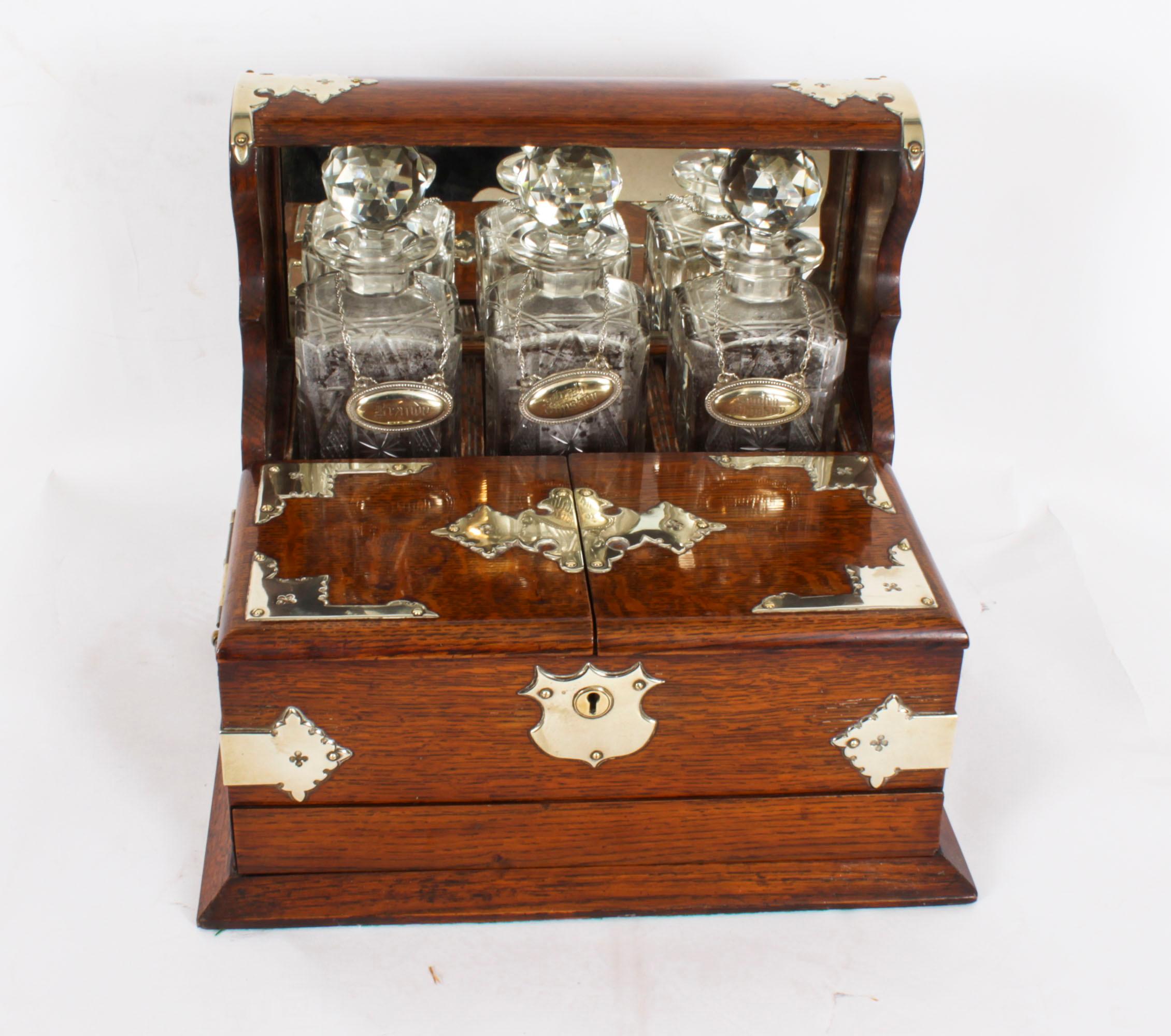 Antique English Victorian Golden Oak 3 Crystal Decanter Tantalus Dry Bar 19th C In Good Condition For Sale In London, GB