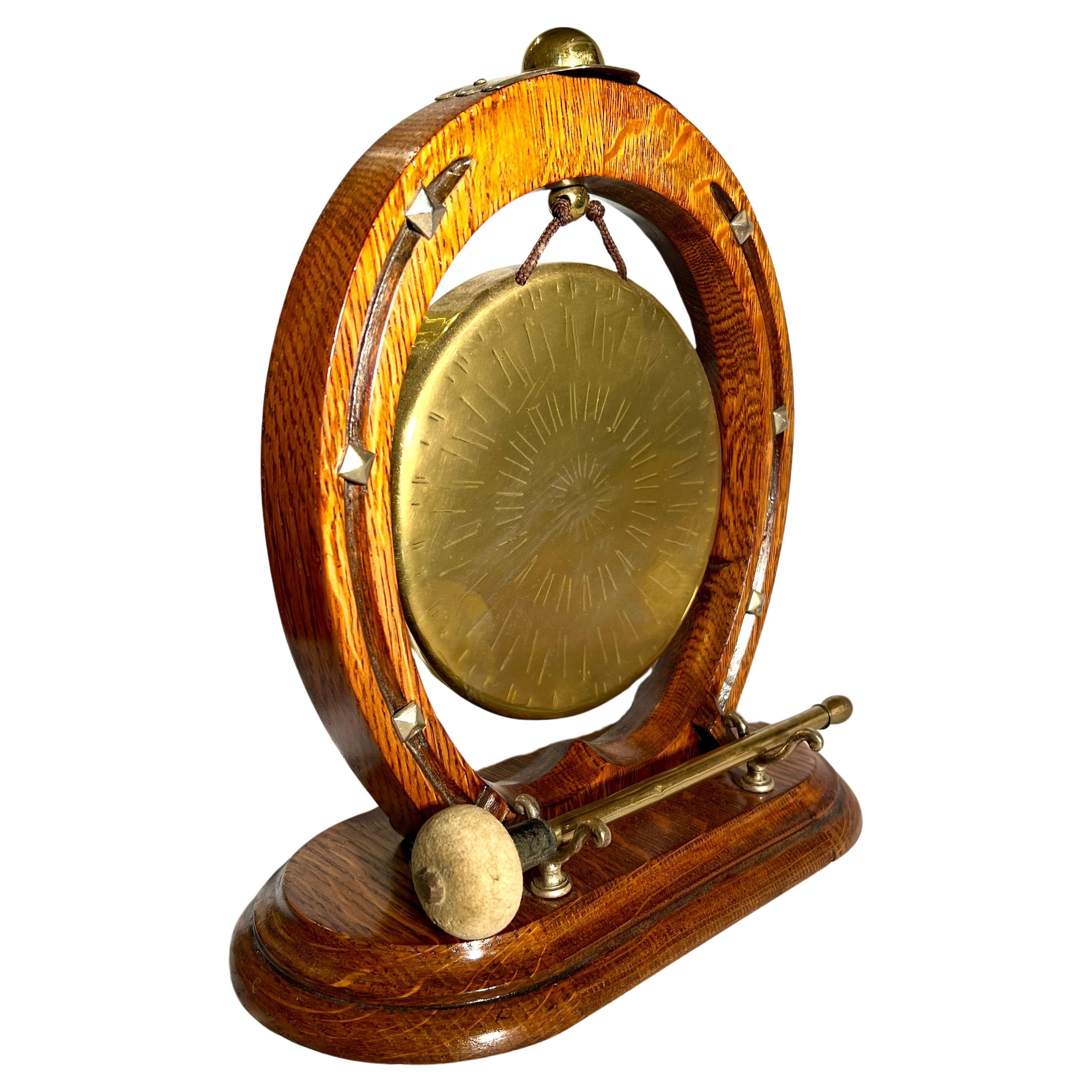 Antique English Victorian Golden Oak and Brass Gong, Circa 1880-1890. In Good Condition For Sale In New Orleans, LA