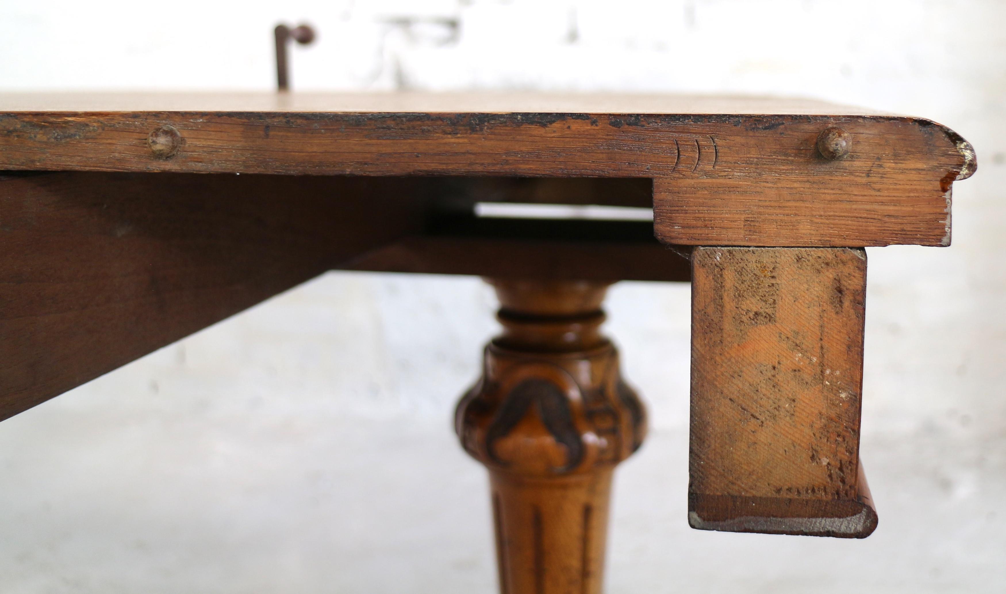 Antique English Victorian Golden Oak Extending Dining Table and Two Leaves 6