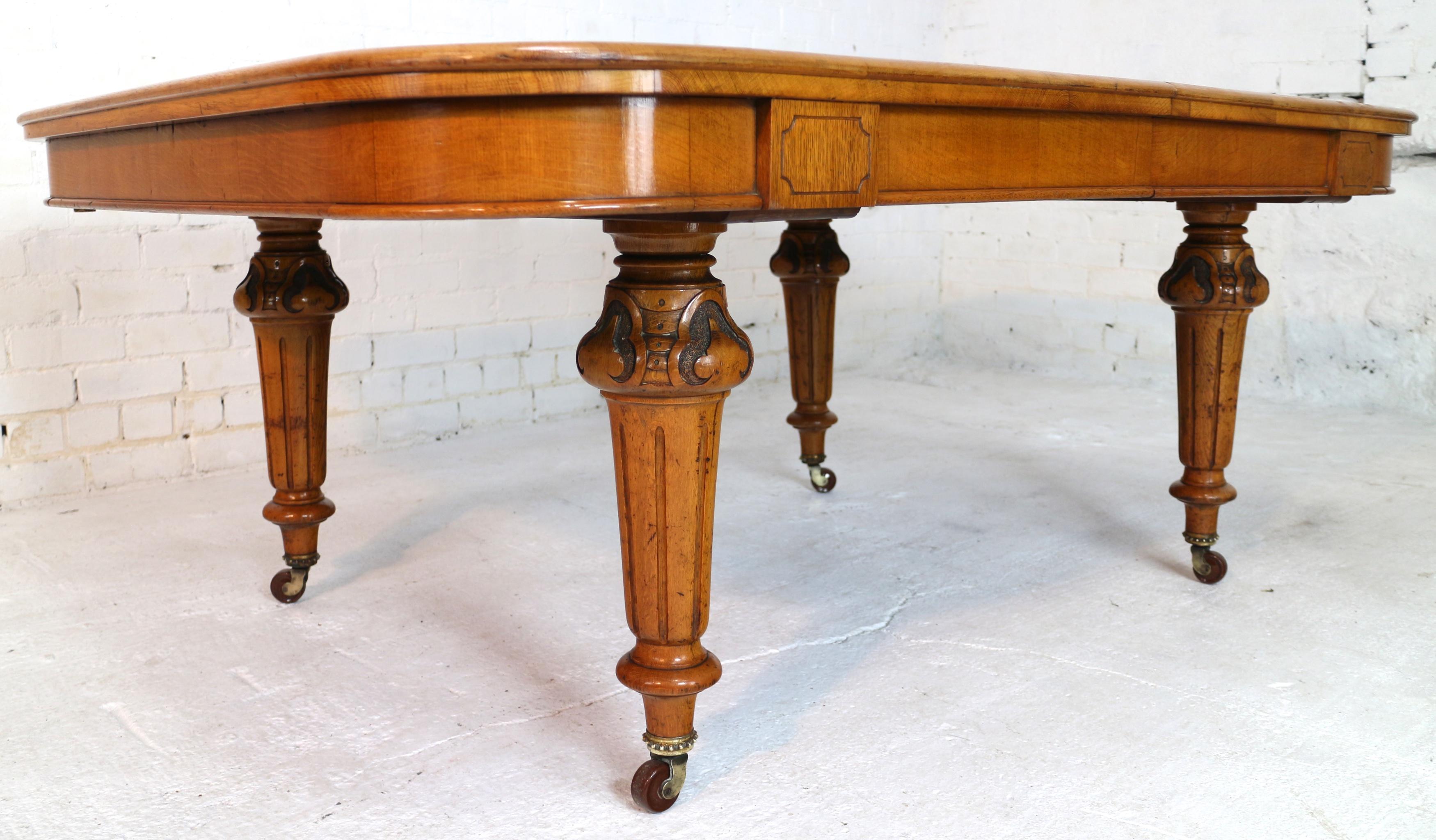 Antique English Victorian Golden Oak Extending Dining Table and Two Leaves 7