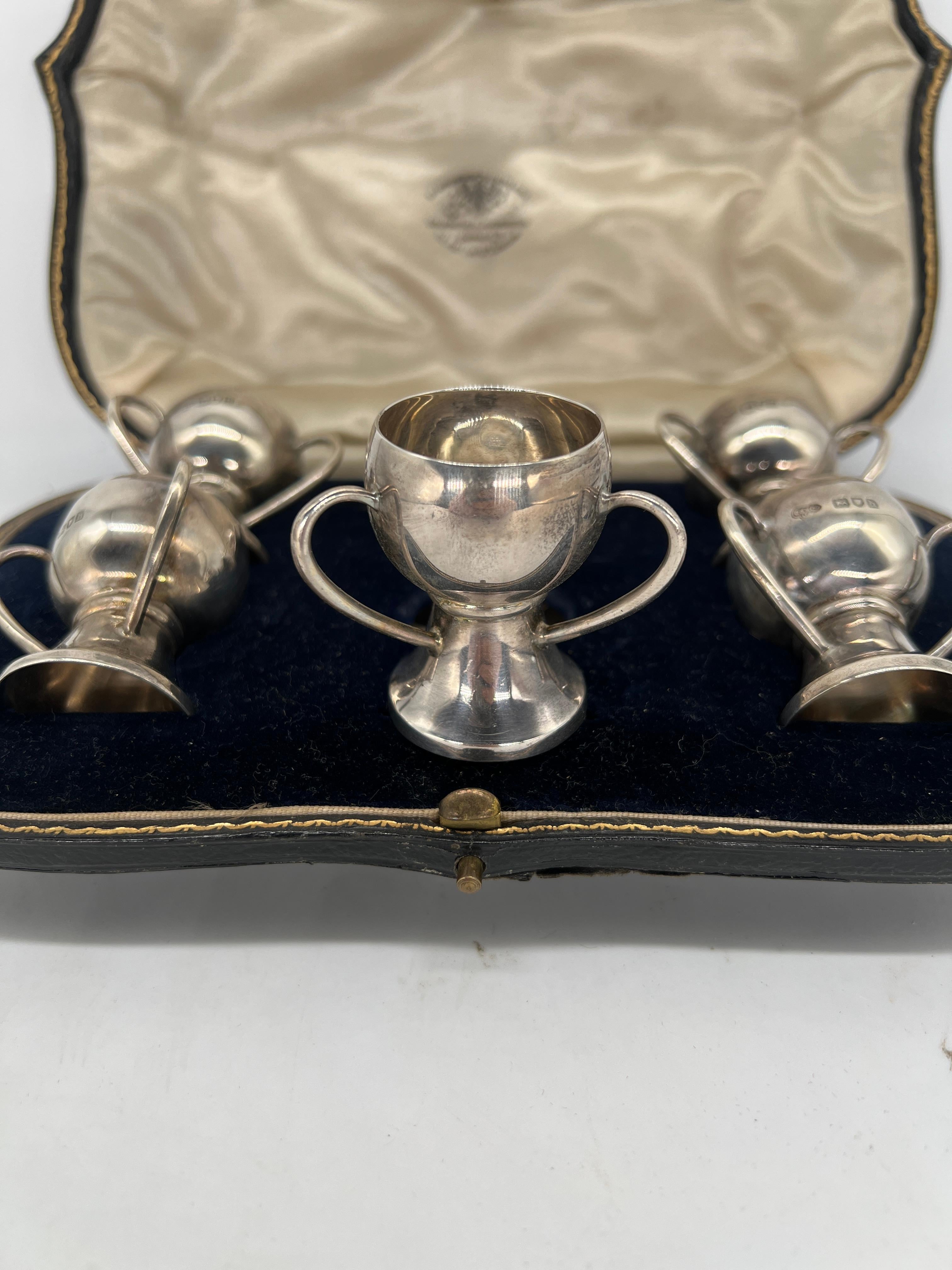 Britannique Antique salière trophée victorienne anglaise « Goldsmiths & Silversmiths » en argent sterling en vente