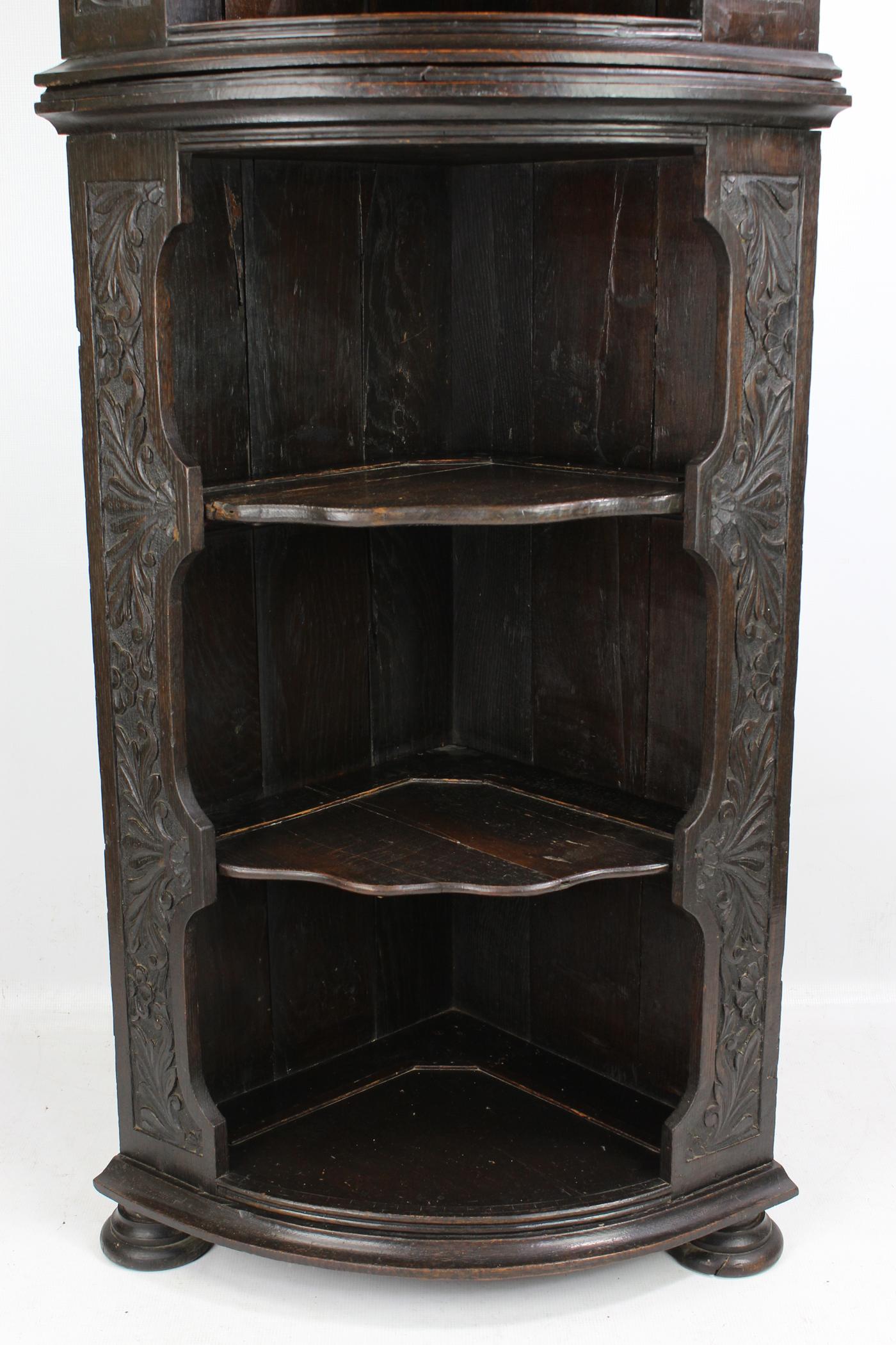 Antique English Victorian Gothic Revival Oak Corner Cupboard Bookcase Shelf Unit In Good Condition In Leeds, West Yorkshire