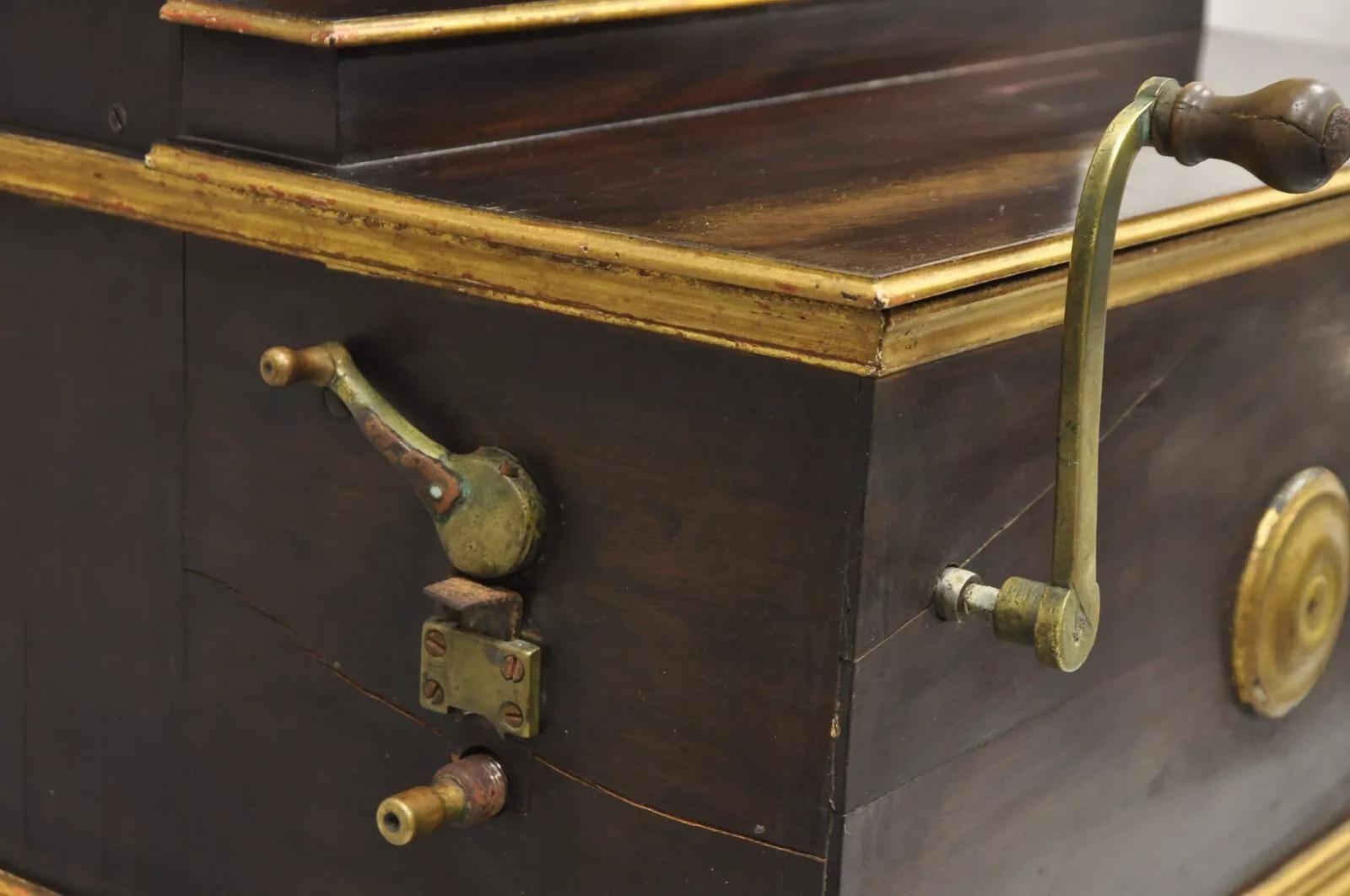 Bois Antique English Victorian Hand Crank Mahogany Case Portable Upright Barrel Piano en vente