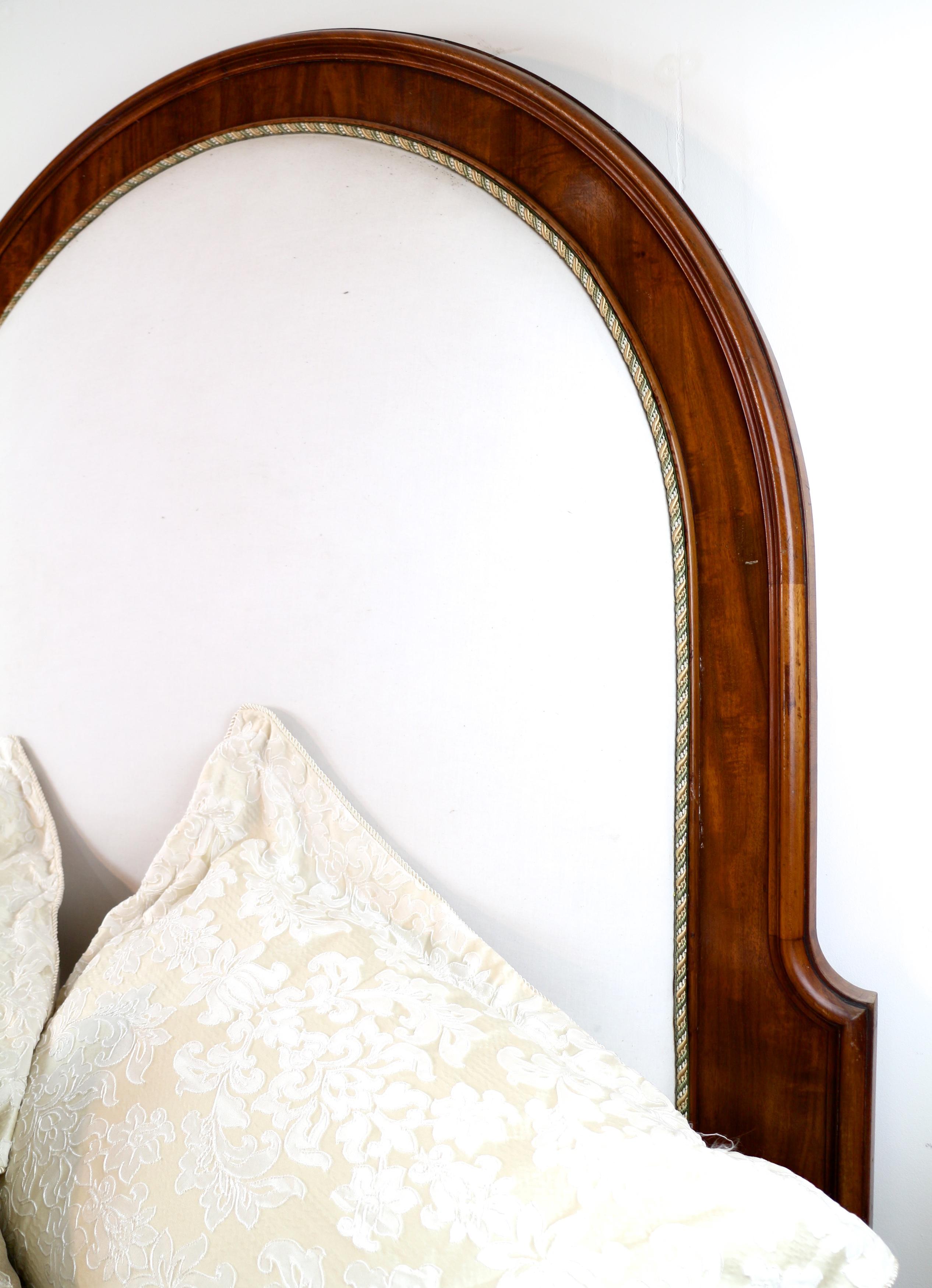 Antike englische viktorianische hohe Rückenlehne Mahagoni & gepolstertes Bett im Angebot 4