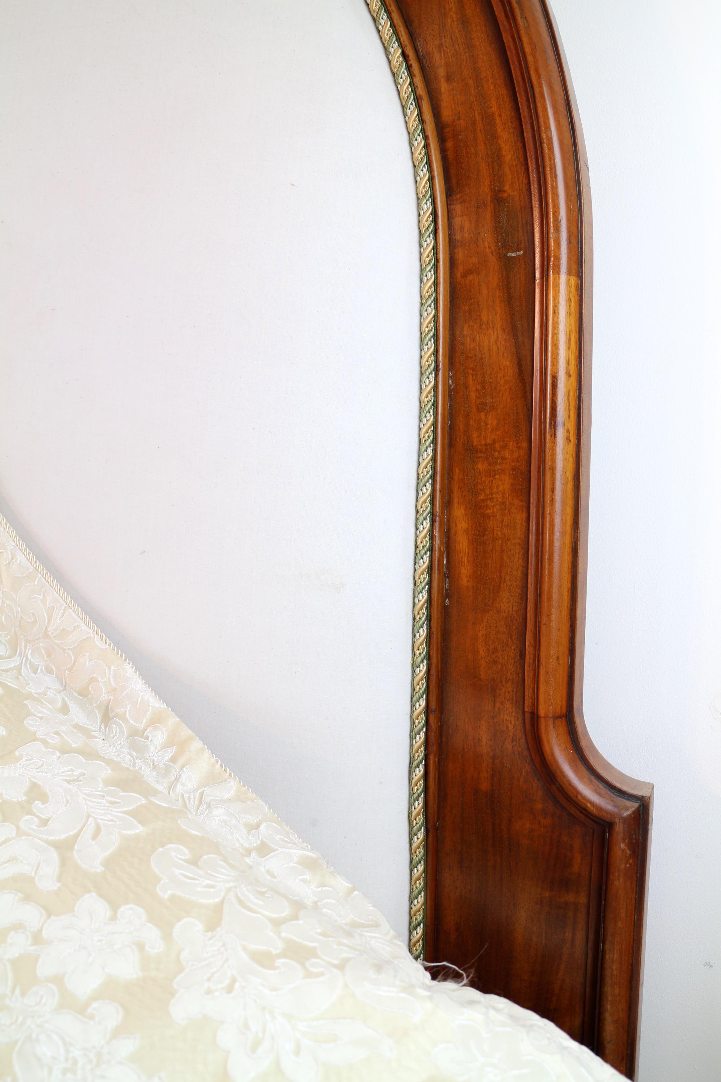 Antike englische viktorianische hohe Rückenlehne Mahagoni & gepolstertes Bett im Angebot 5