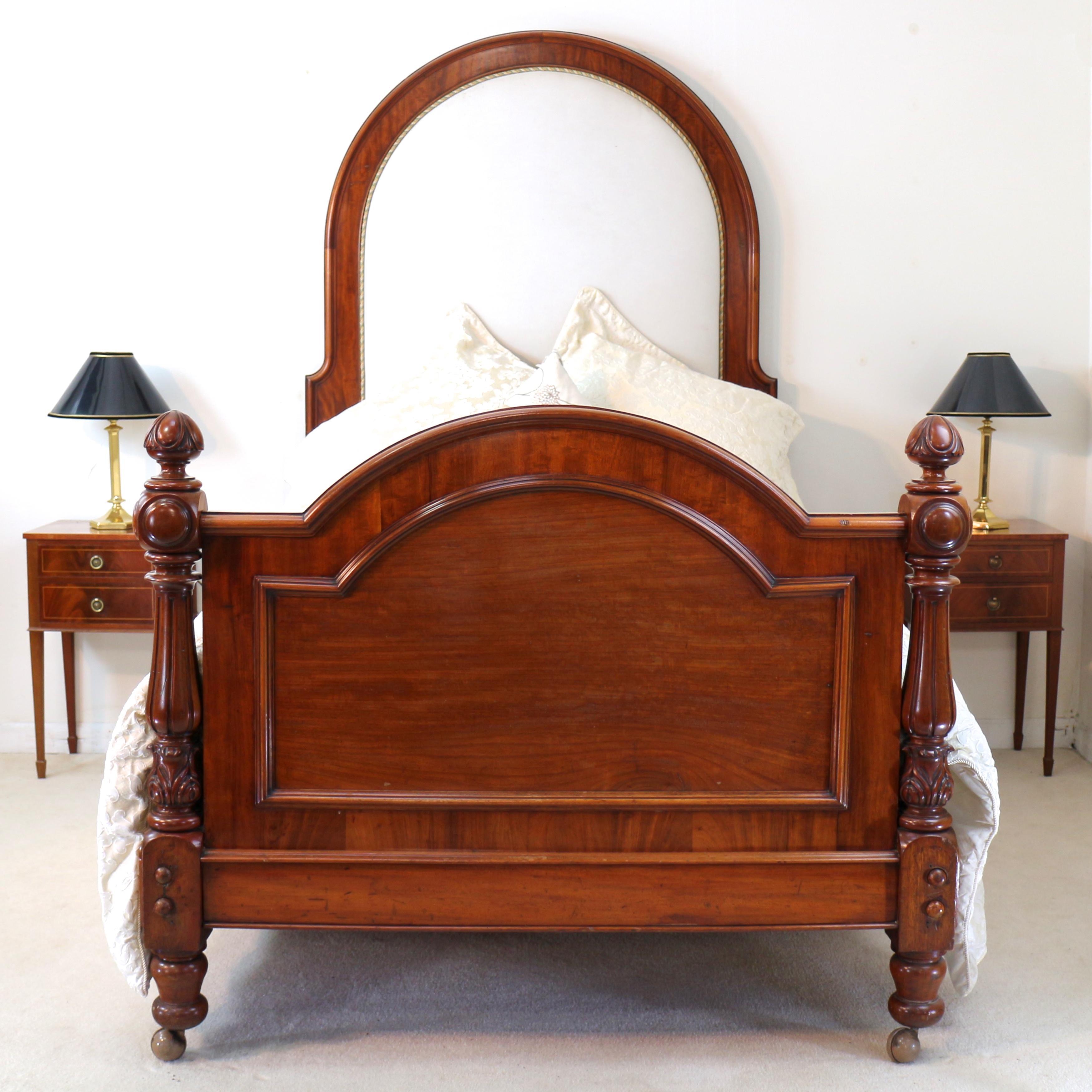 Antike englische viktorianische hohe Rückenlehne Mahagoni & gepolstertes Bett (Englisch) im Angebot