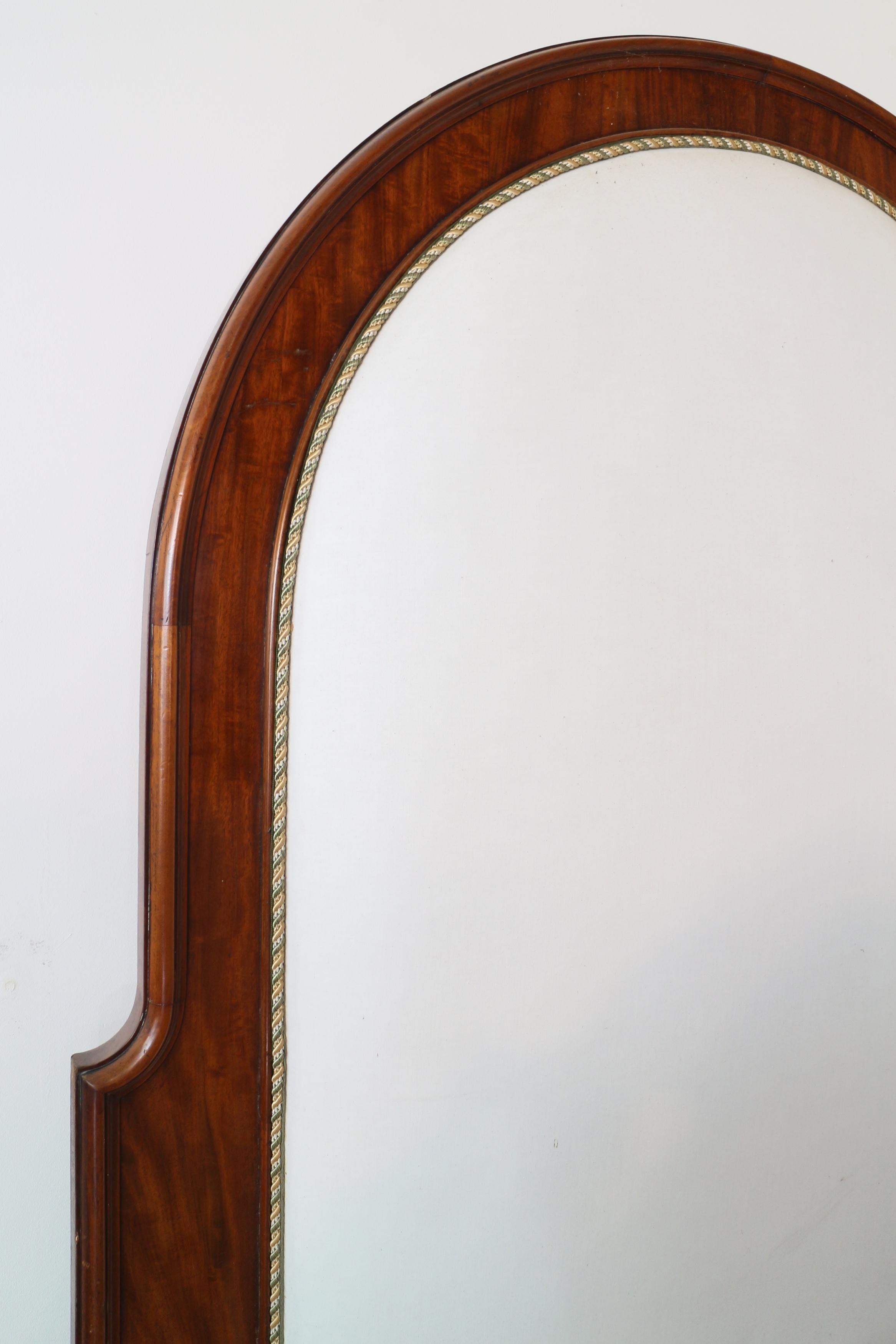 Antike englische viktorianische hohe Rückenlehne Mahagoni & gepolstertes Bett im Angebot 2