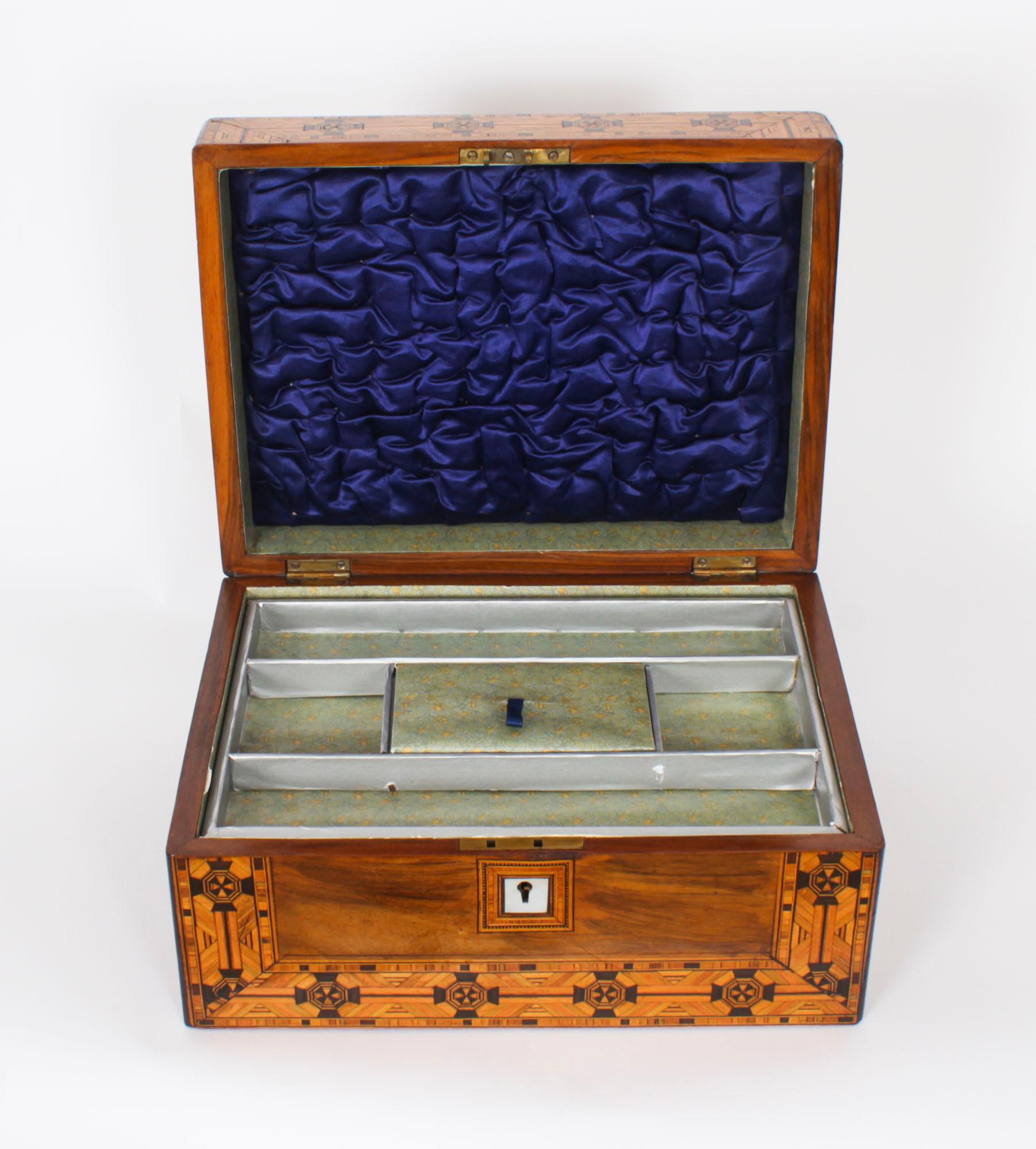 Antique English Victorian inlaid tunbridge walnut jewellery casket 19th Century  4