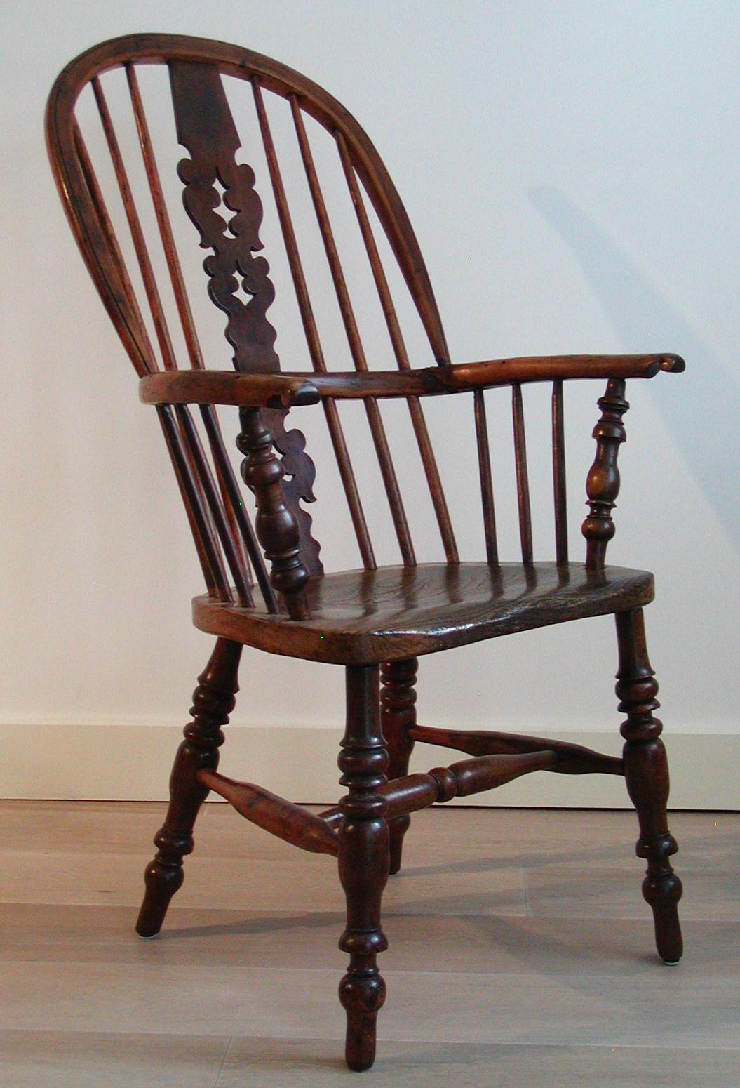 Antique English Victorian Large High-Back Windsor Armchair For Sale 3