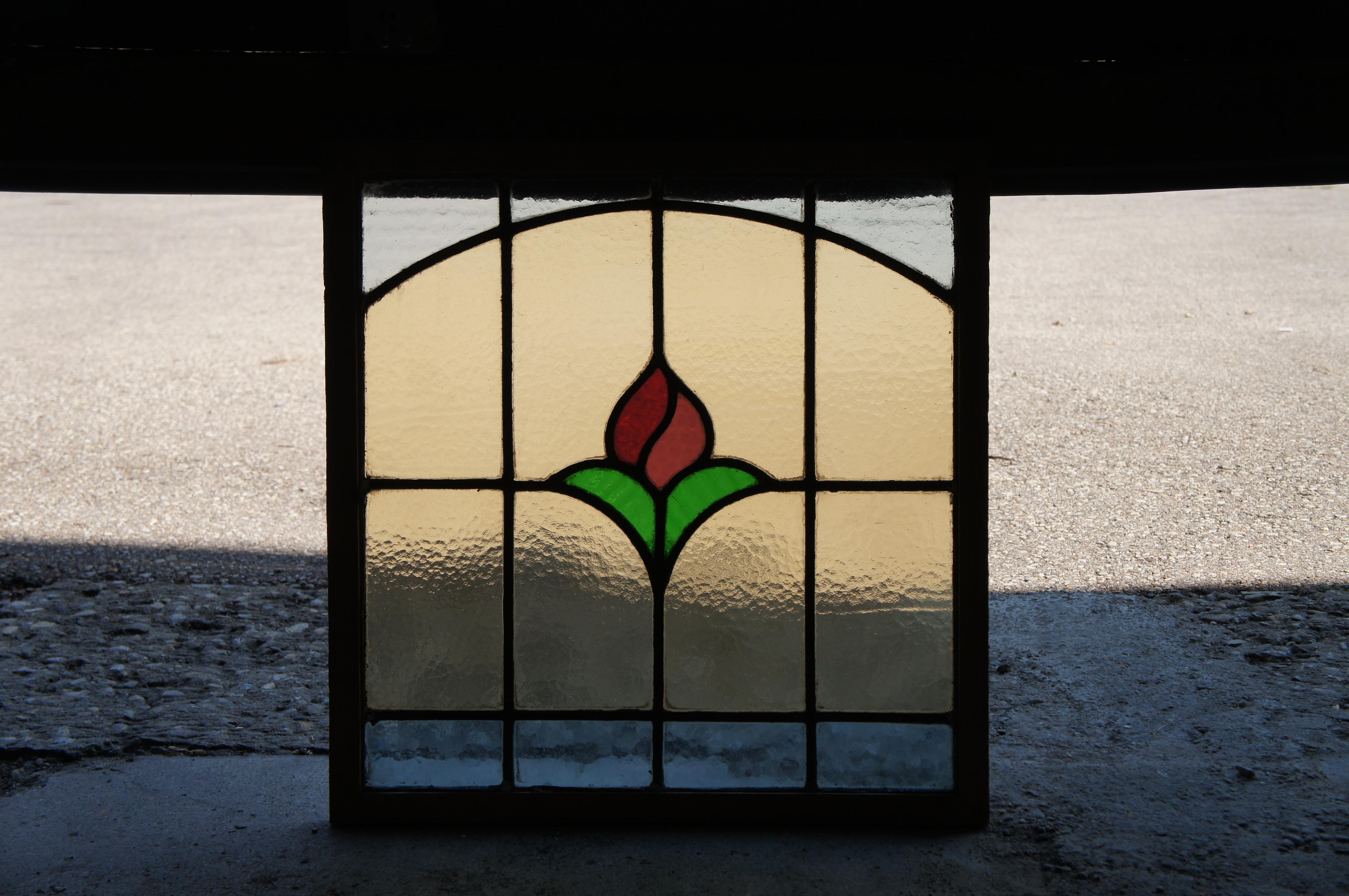 Antiguo vitral victoriano inglés con plomo Floral Rose Marco de pino 21 en Bueno estado para la venta en Dayton, OH