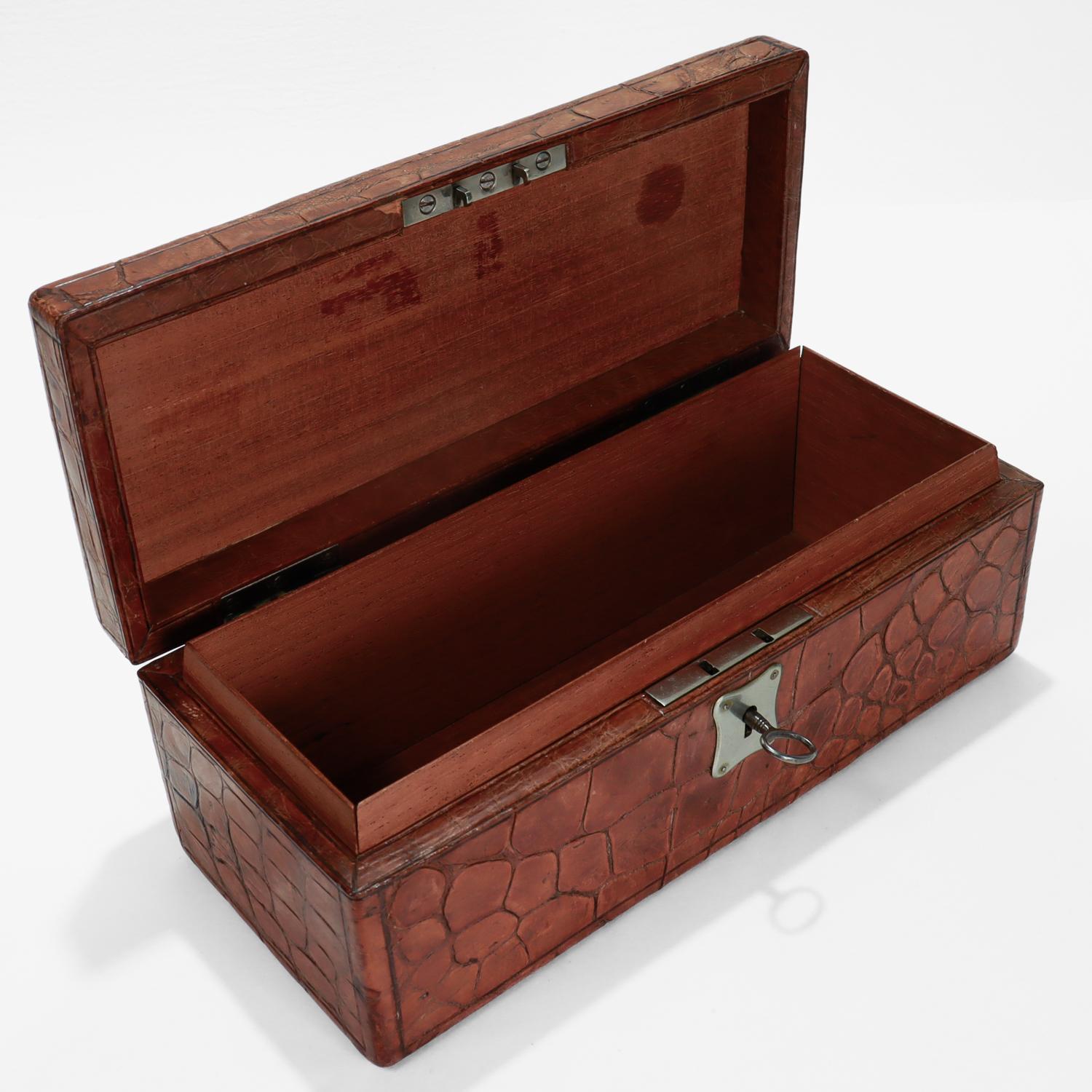 Antigua caja de mesa inglesa victoriana de cuero y plata de ley en venta 3