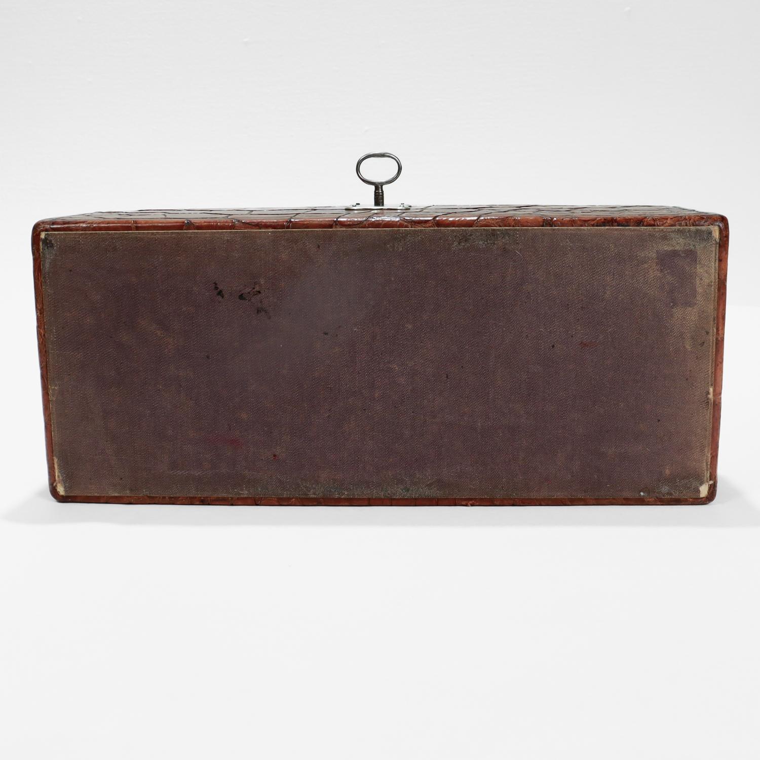 Antigua caja de mesa inglesa victoriana de cuero y plata de ley en venta 10