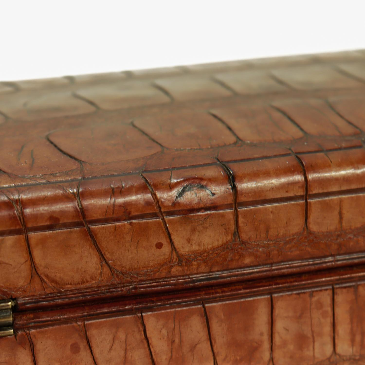 Antigua caja de mesa inglesa victoriana de cuero y plata de ley en venta 12
