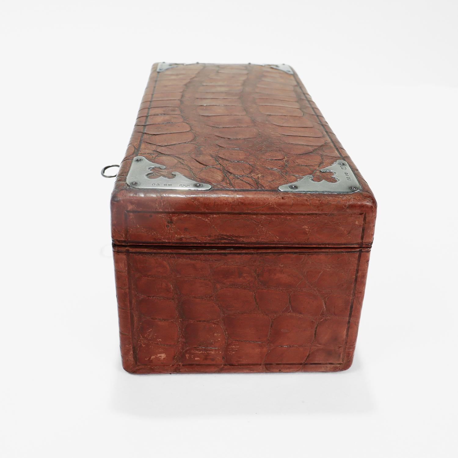 Antigua caja de mesa inglesa victoriana de cuero y plata de ley en Bueno estado para la venta en Philadelphia, PA