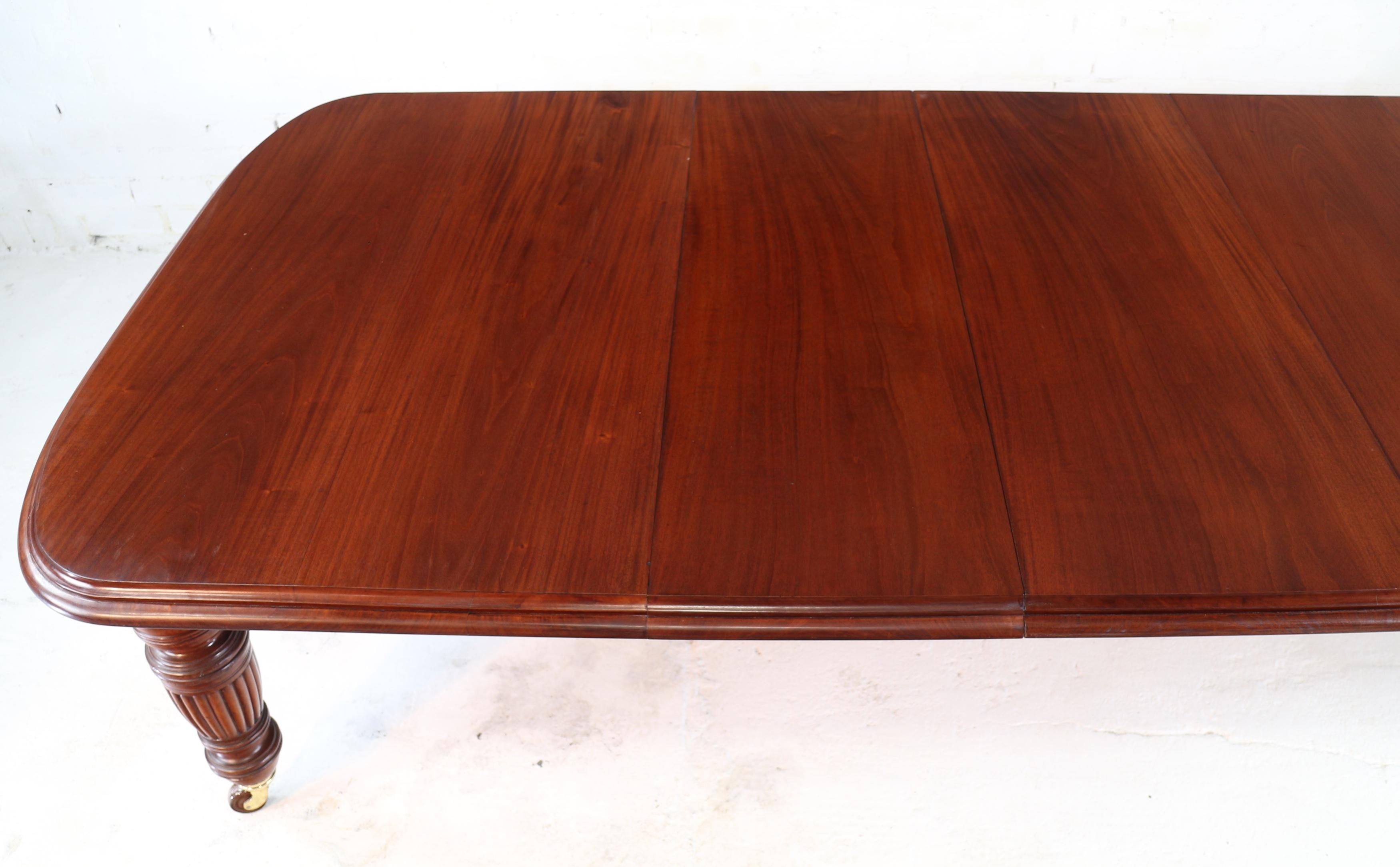 Hand-Crafted Antique English Victorian Mahogany Extending Dining Table & 3 Leaves, Seats 12 For Sale
