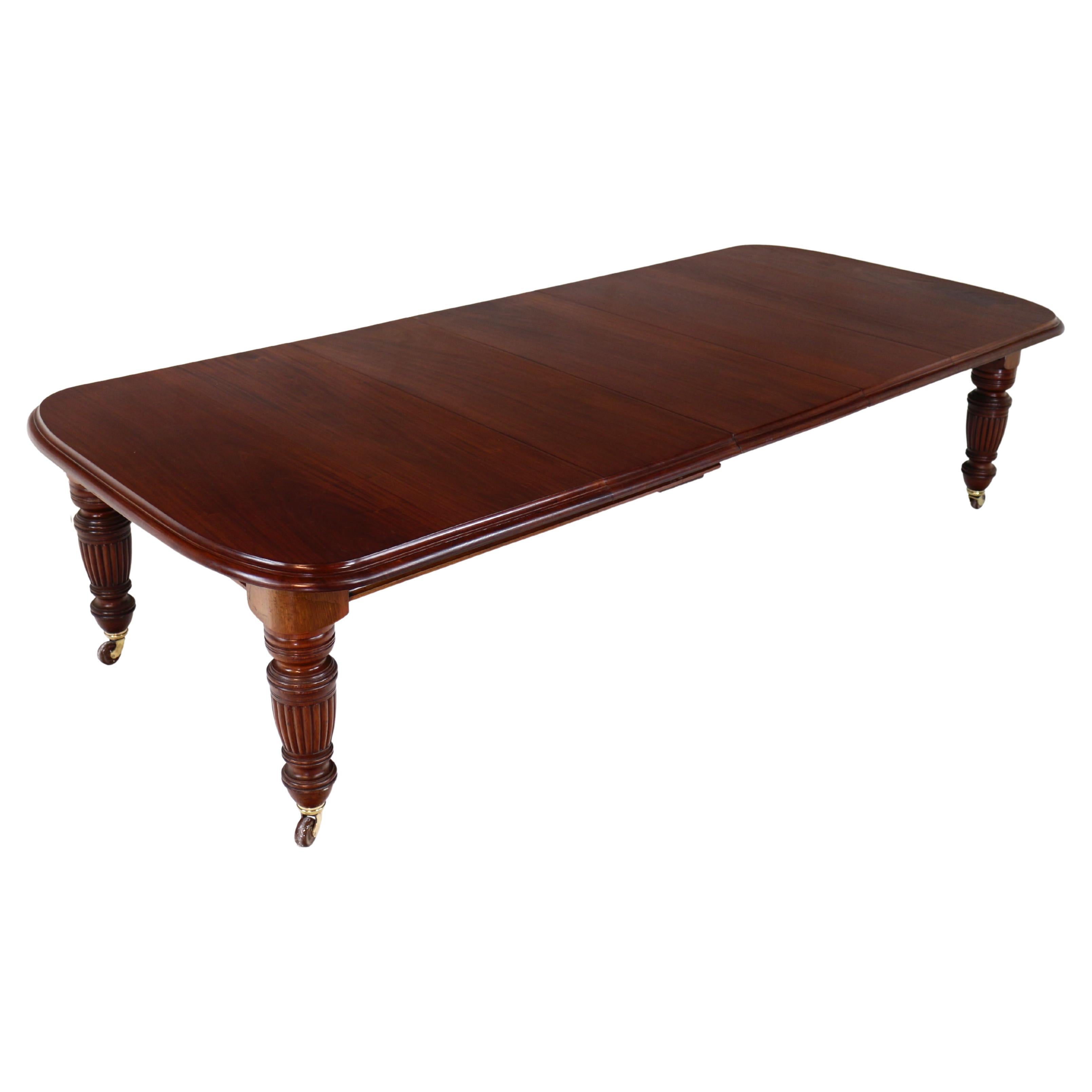 Antique English Victorian Mahogany Extending Dining Table & 3 Leaves, Seats 12 For Sale