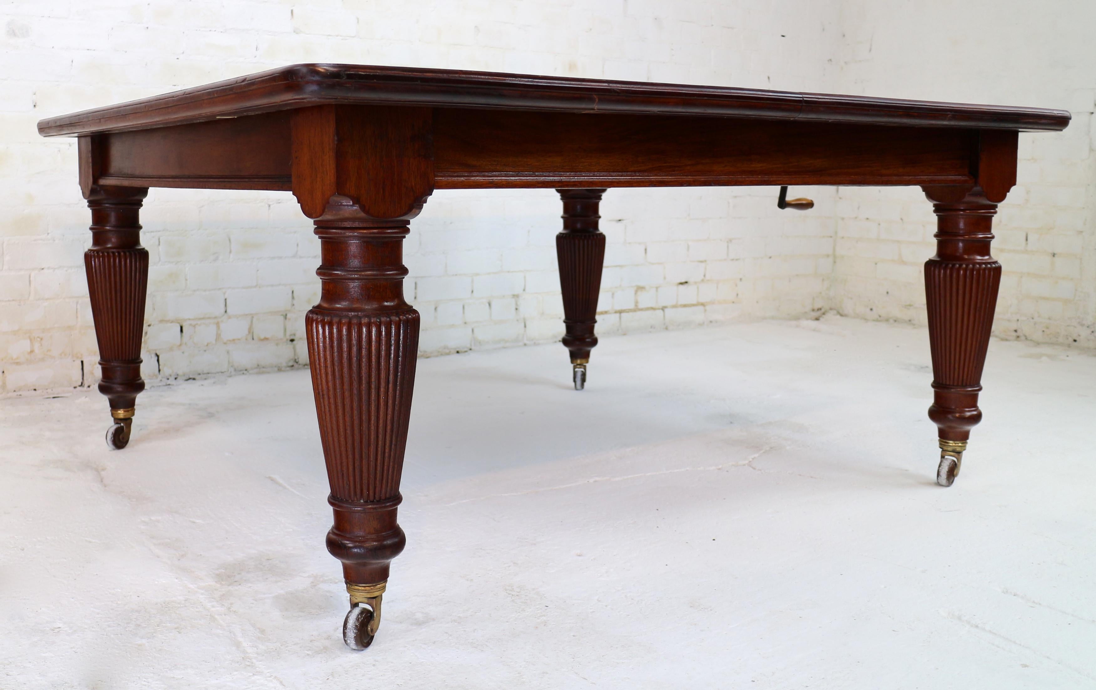 Antique English Victorian Mahogany Extending Dining Table & 4 Leaves 10