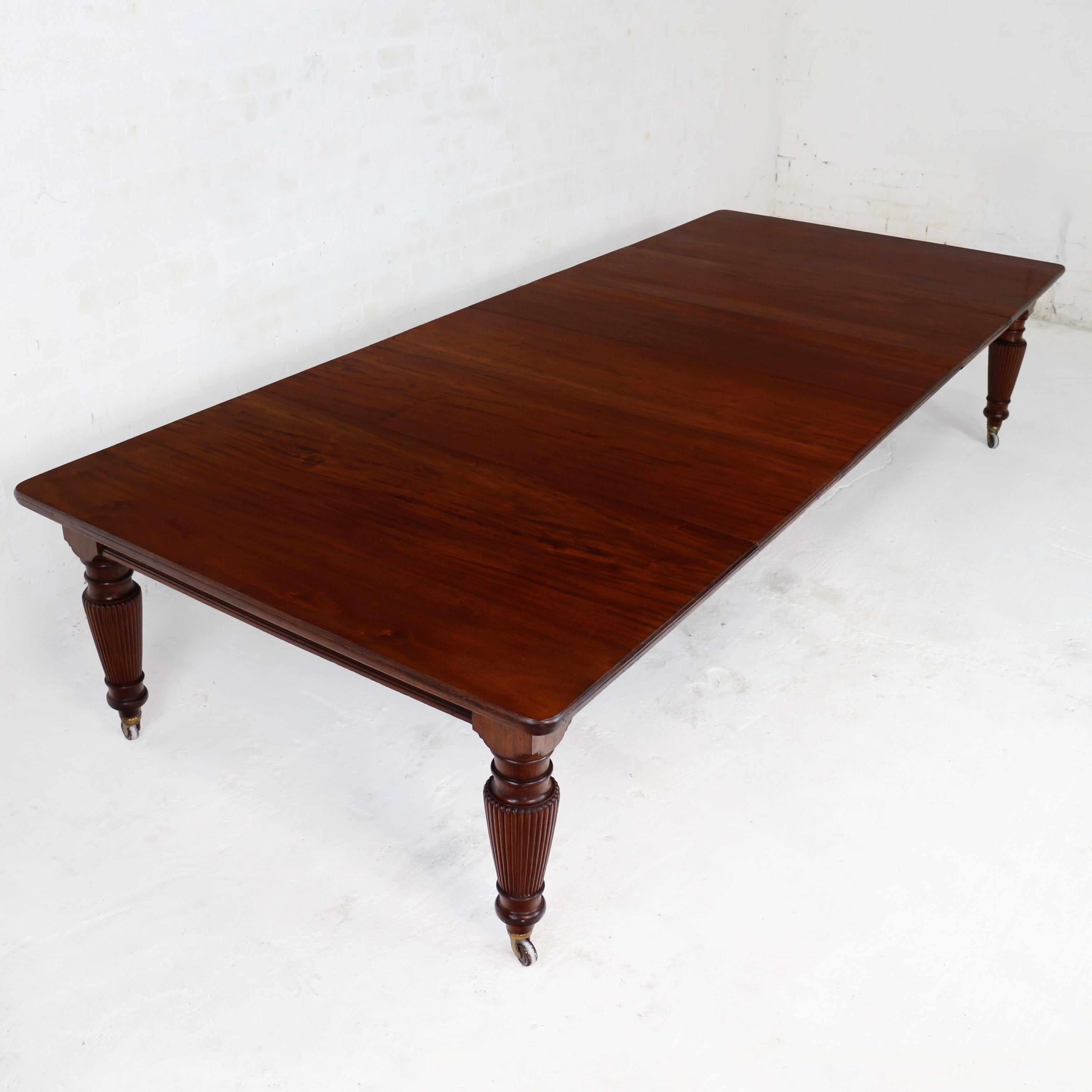 Hand-Crafted Antique English Victorian Mahogany Extending Dining Table & 4 Leaves