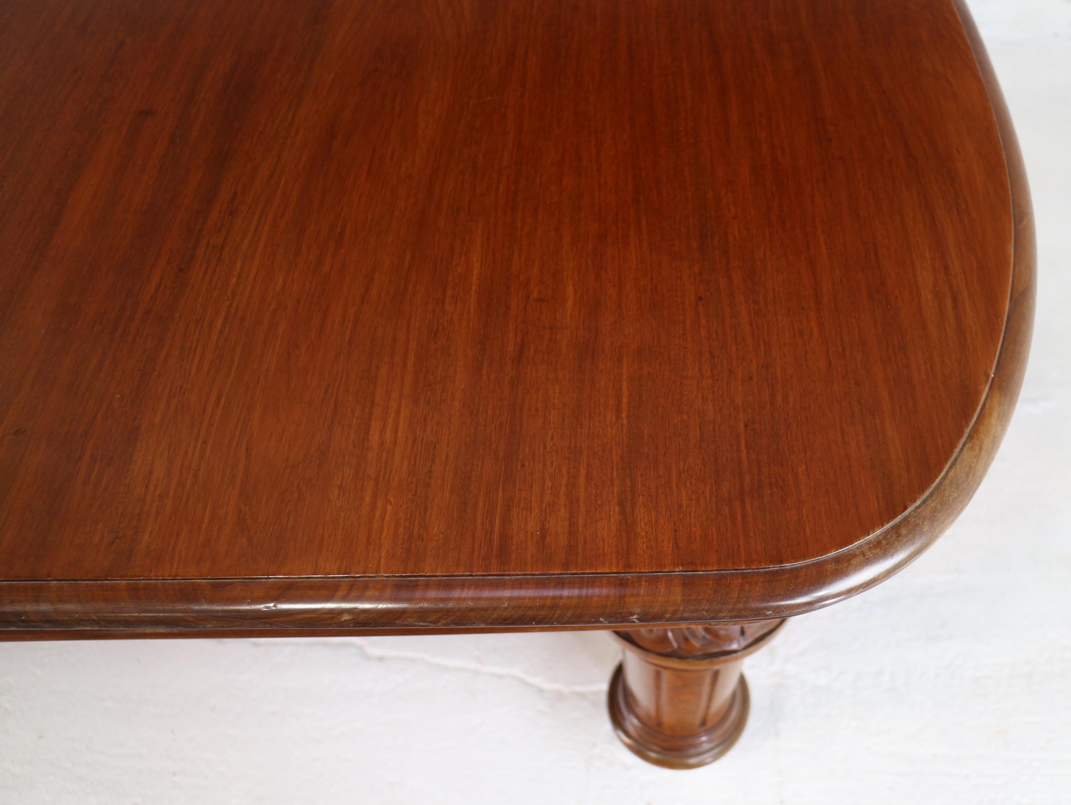 Antique English Victorian Mahogany Extending Dining Table and 4 Leaves, Seats 16 For Sale 6