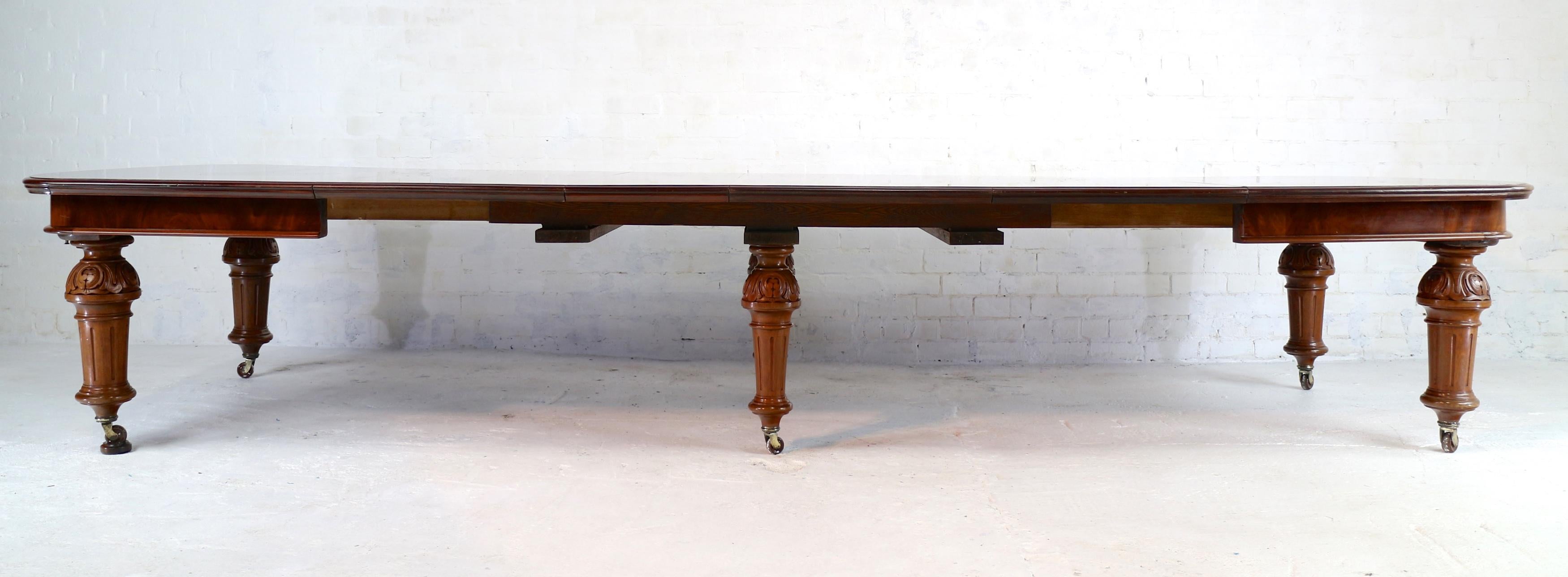 Wood Antique English Victorian Mahogany Extending Dining Table and 4 Leaves, Seats 16 For Sale