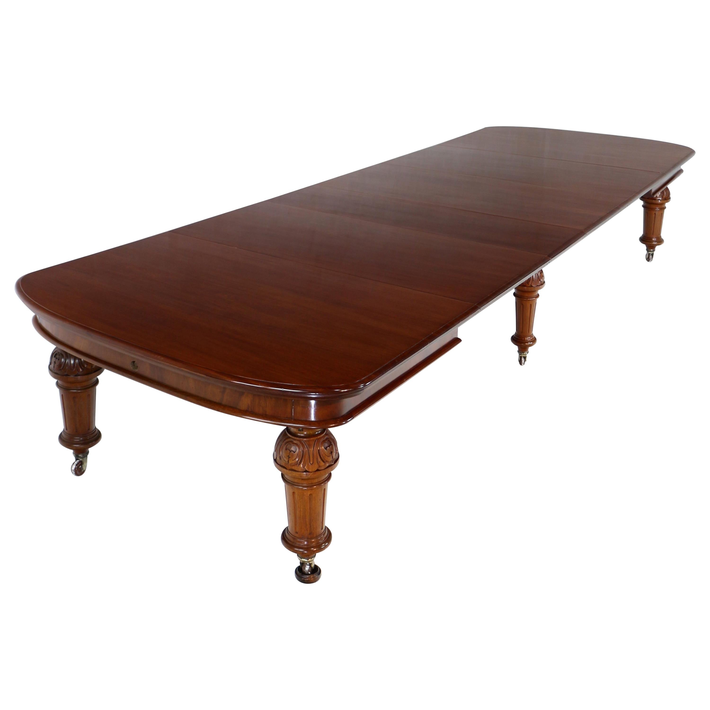 Antique English Victorian Mahogany Extending Dining Table and 4 Leaves, Seats 16 For Sale