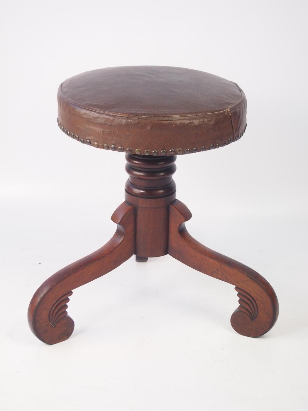 Antique English Victorian Mahogany Rise and Fall Piano Stool Regency Music Chair In Good Condition For Sale In Leeds, West Yorkshire