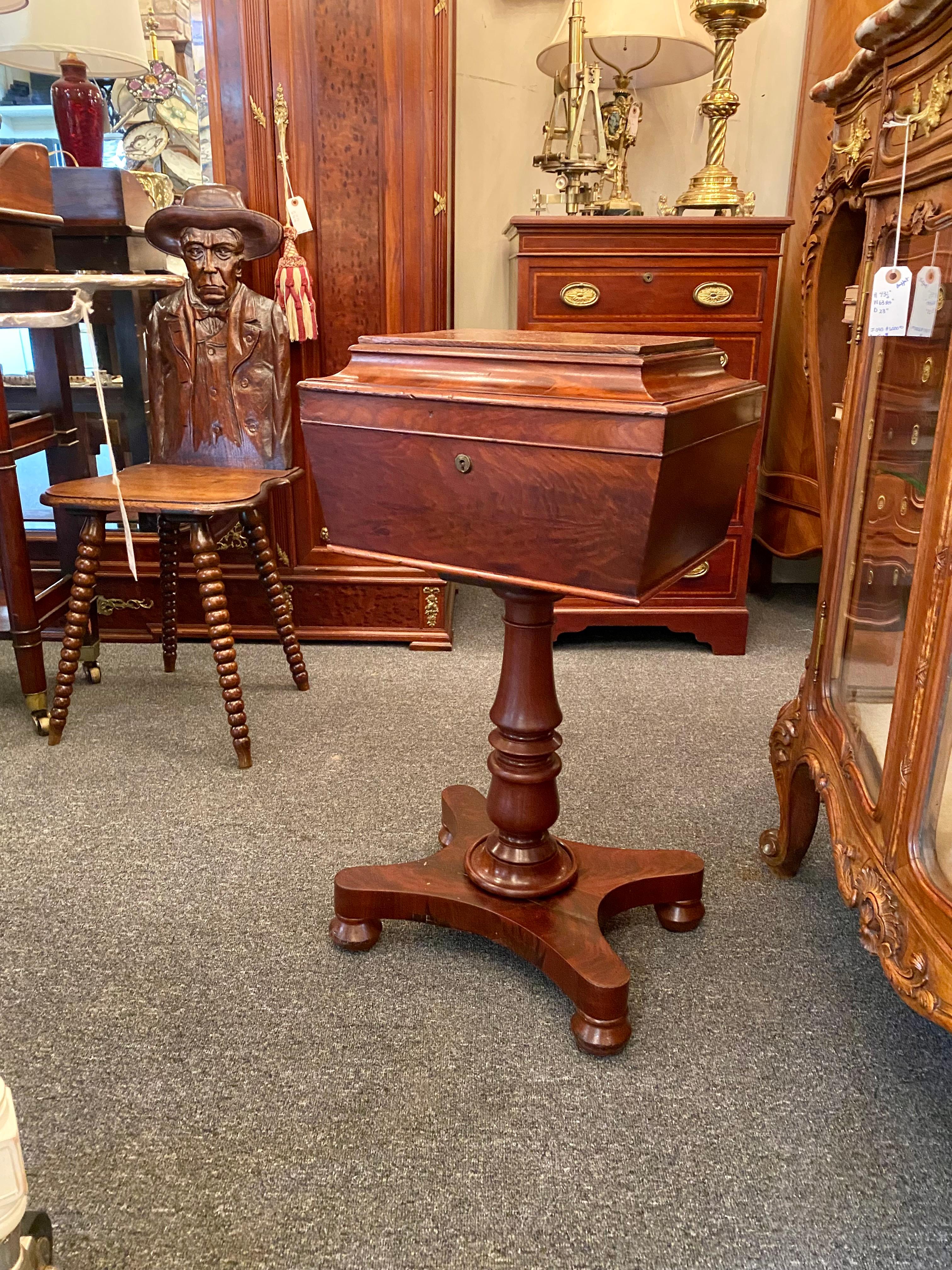 Antique English Victorian Mahogany Teapoy, Circa 1880-1890 In Good Condition For Sale In New Orleans, LA