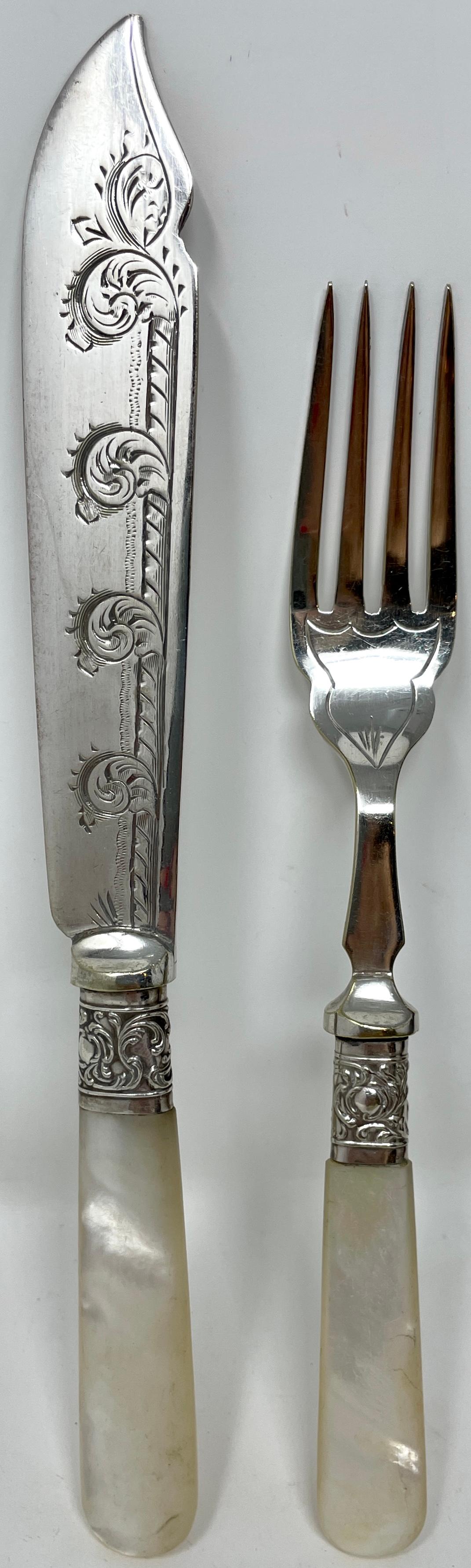 Antikes englisches viktorianisches Perlmutt- 24-teiliges Fisch-Set in Etui, um 1880 (Englisch) im Angebot