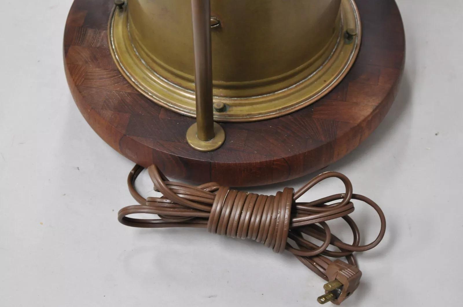 Ancienne lampe de table anglaise victorienne en laiton nautique avec bobine de bobine de bateau en vente 3