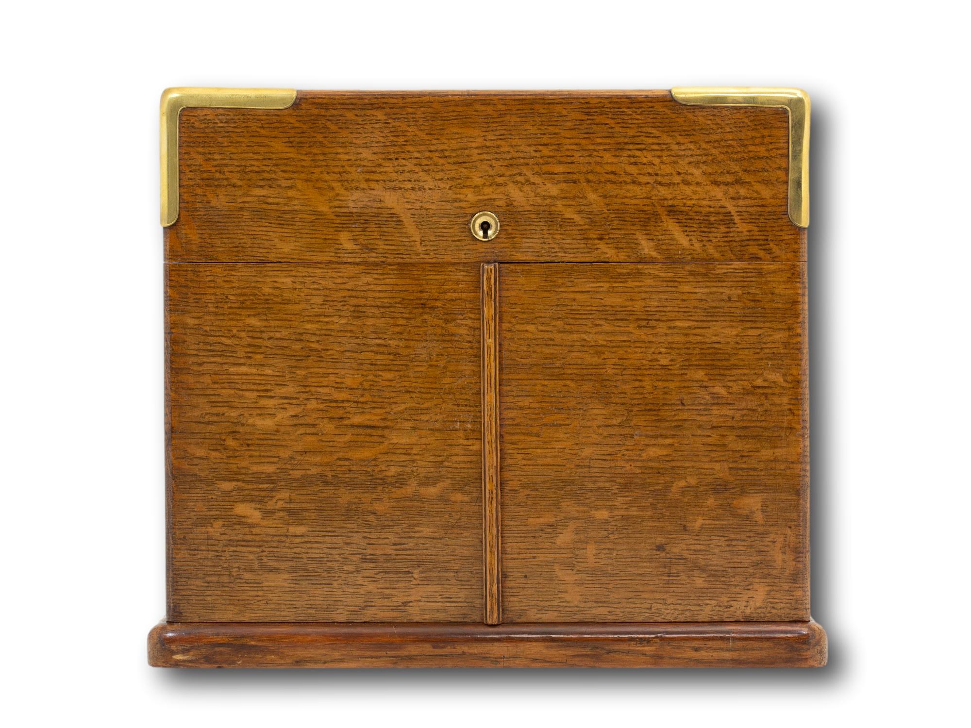 Antique English Victorian Oak Decanter Box In Good Condition In Northampton, GB