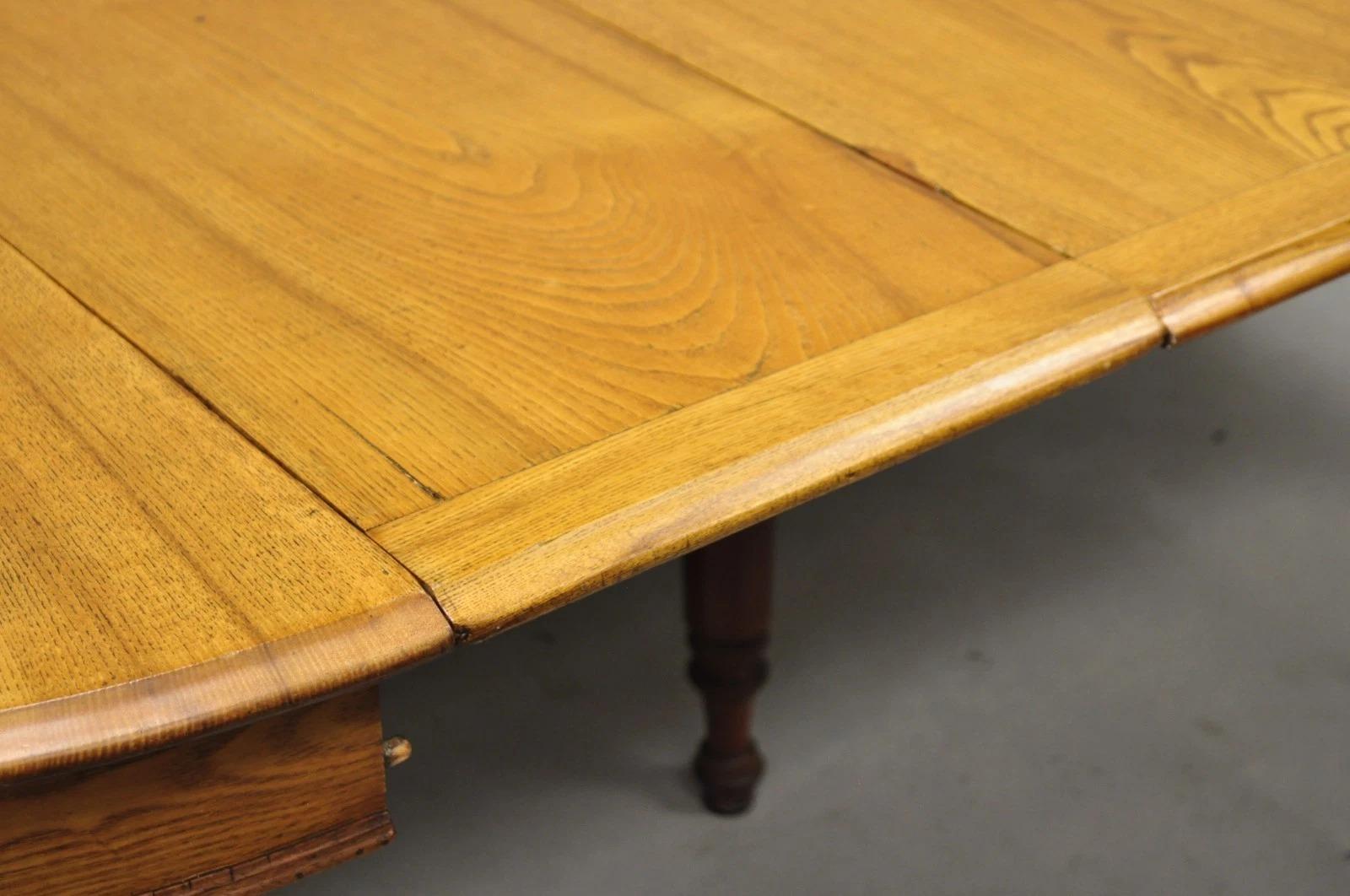 Ancienne table de salle à manger à rallonge en chêne et bois d'orme anglais victorien avec 3 abattants en vente 9