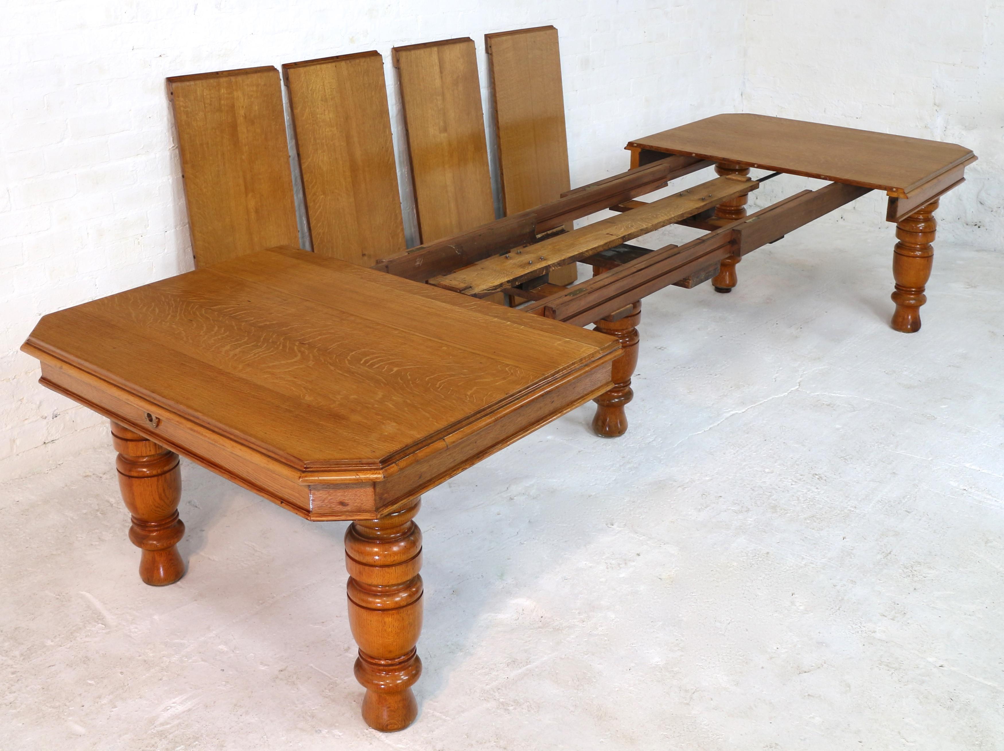 Antique English Victorian Oak Extending Dining Table & 4 Leaves, 12ft/Seats 14 For Sale 4