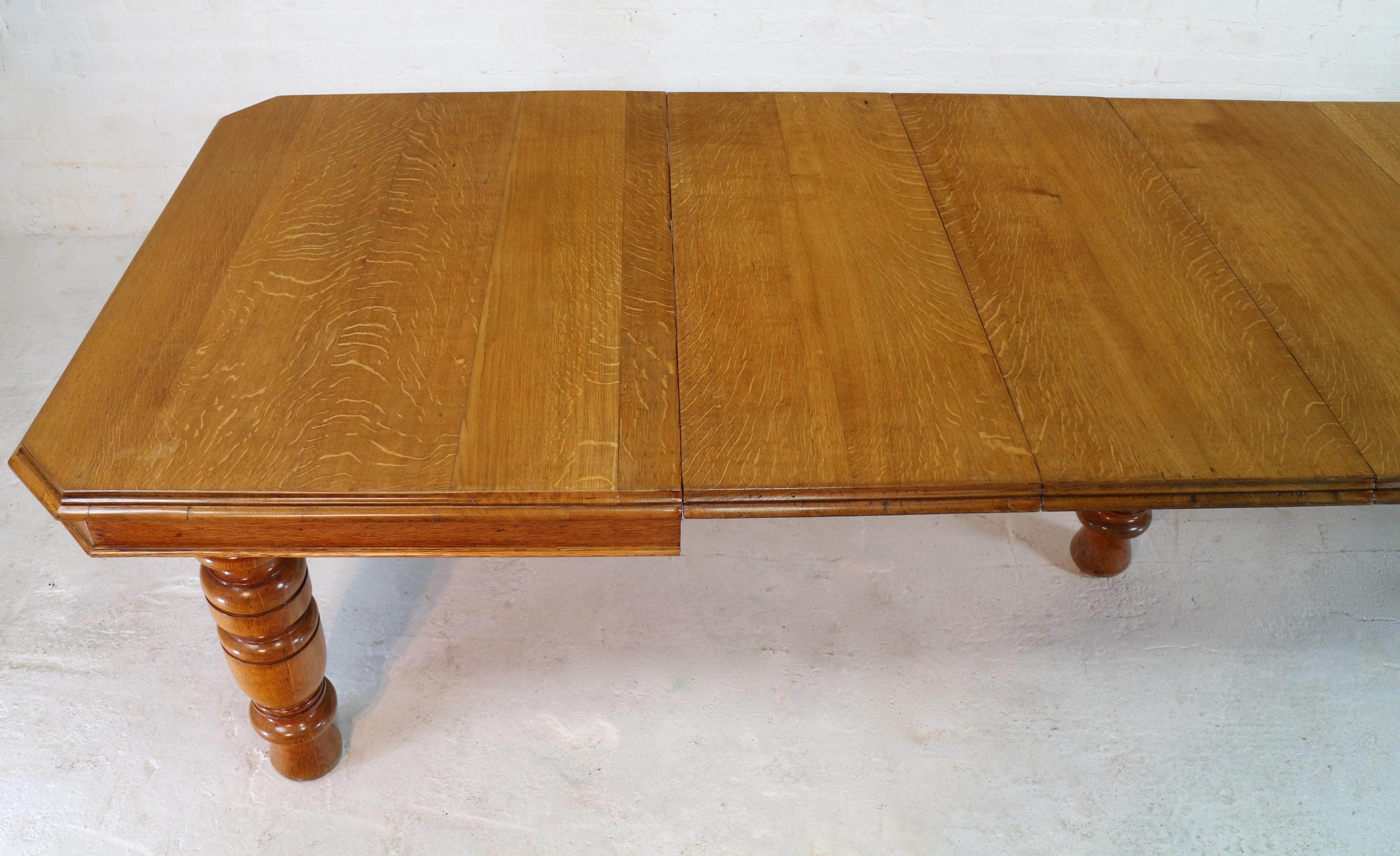 19th Century Antique English Victorian Oak Extending Dining Table & 4 Leaves, 12ft/Seats 14 For Sale